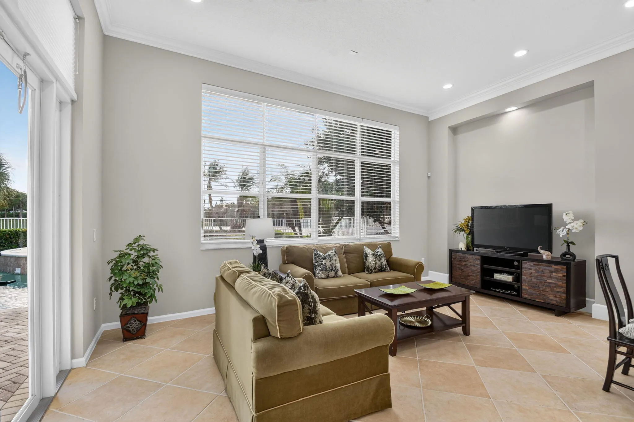 2286 MERRIWEATHER Way