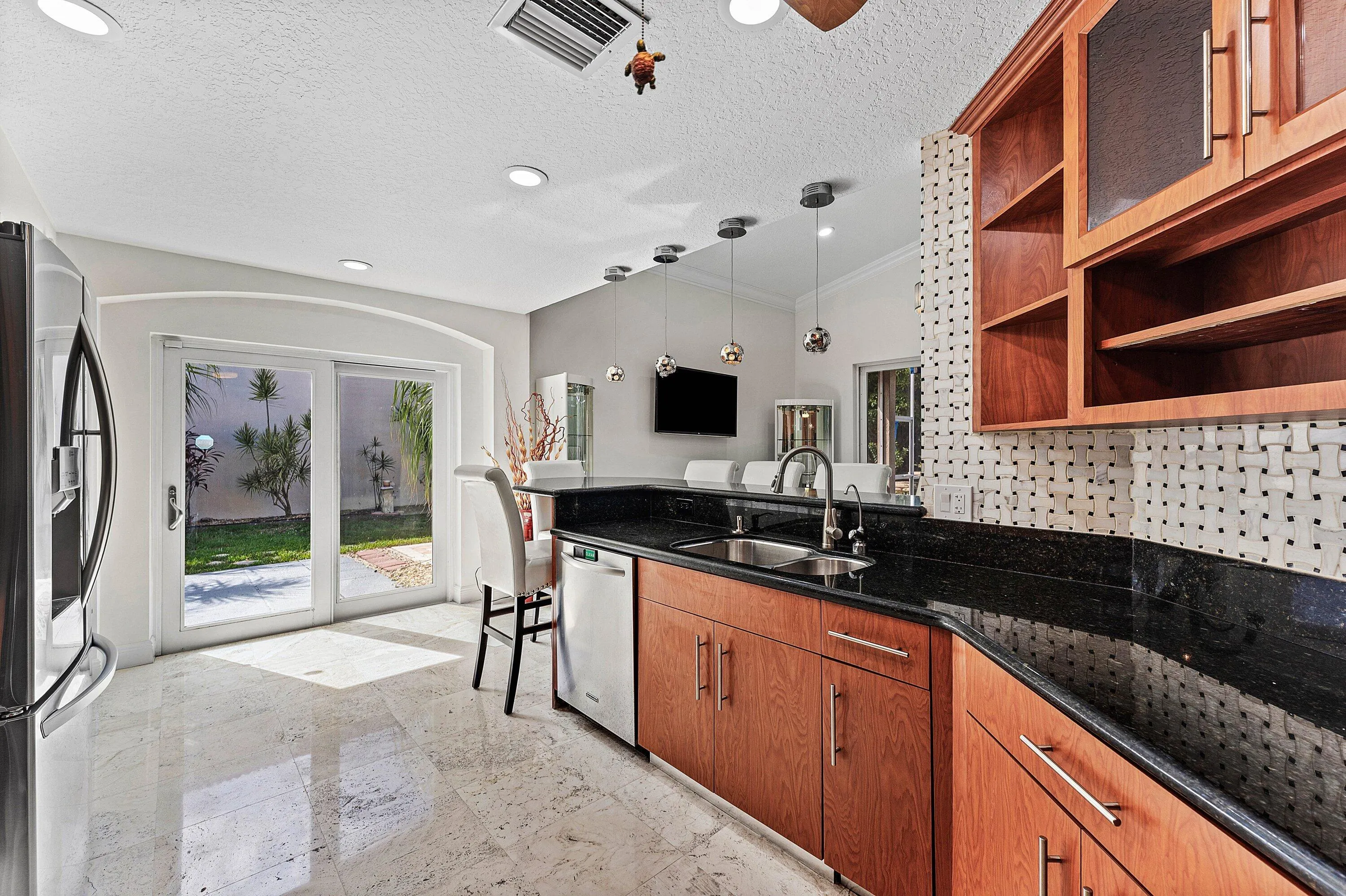 6486 Brava Way