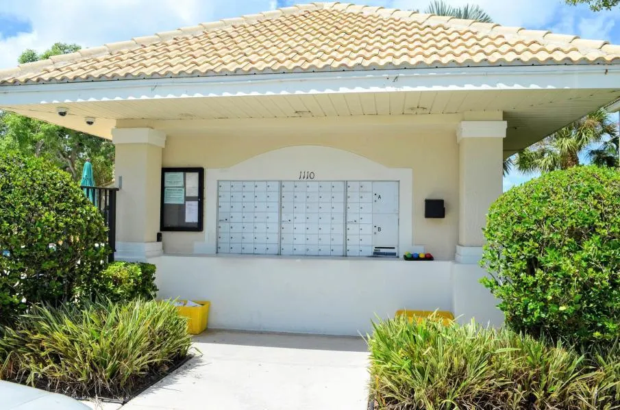 1035 WOODFIELD Road