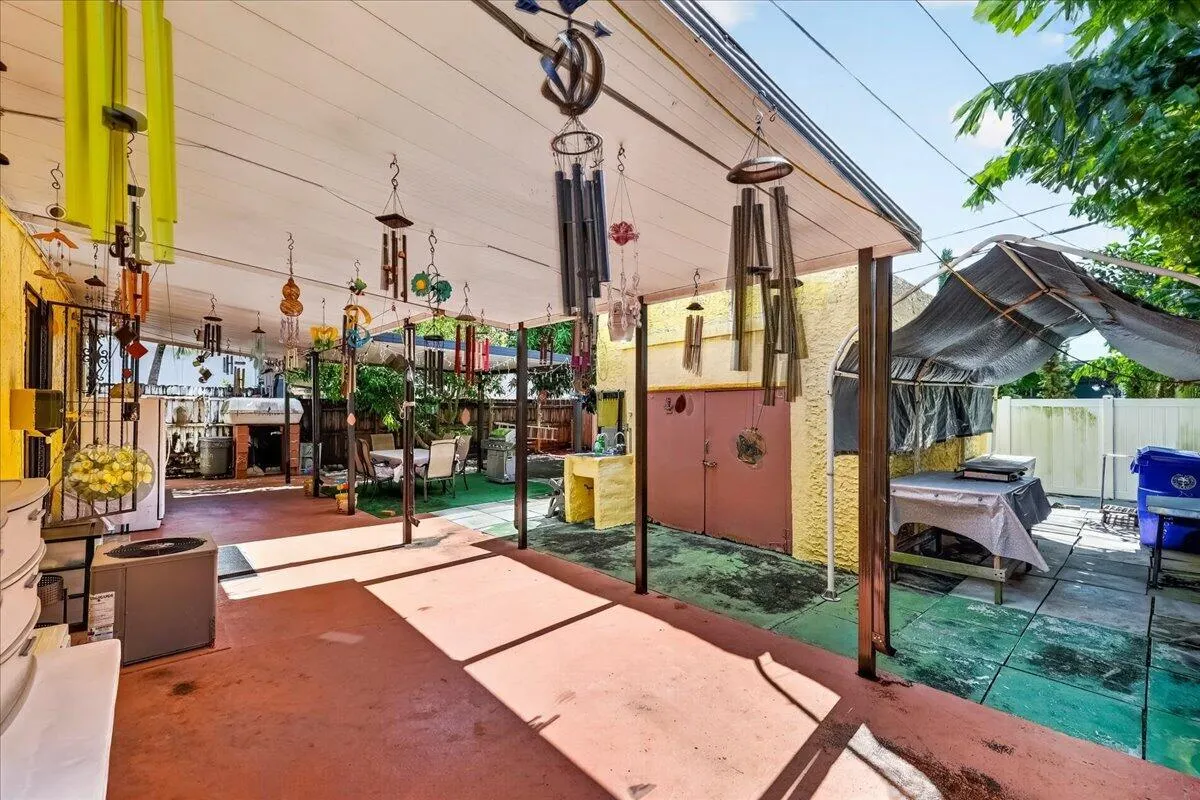 2028 SW 23RD Terrace