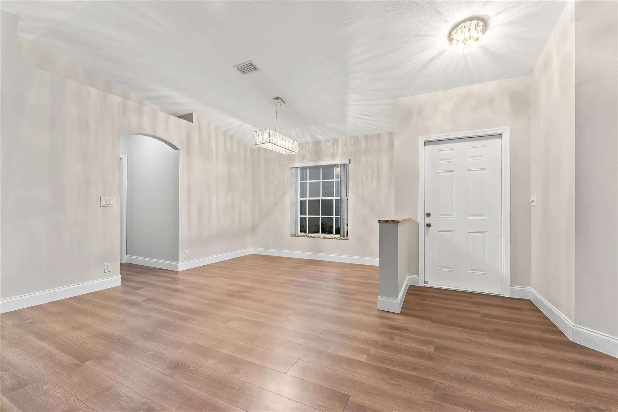 6000 NW 43RD Terrace