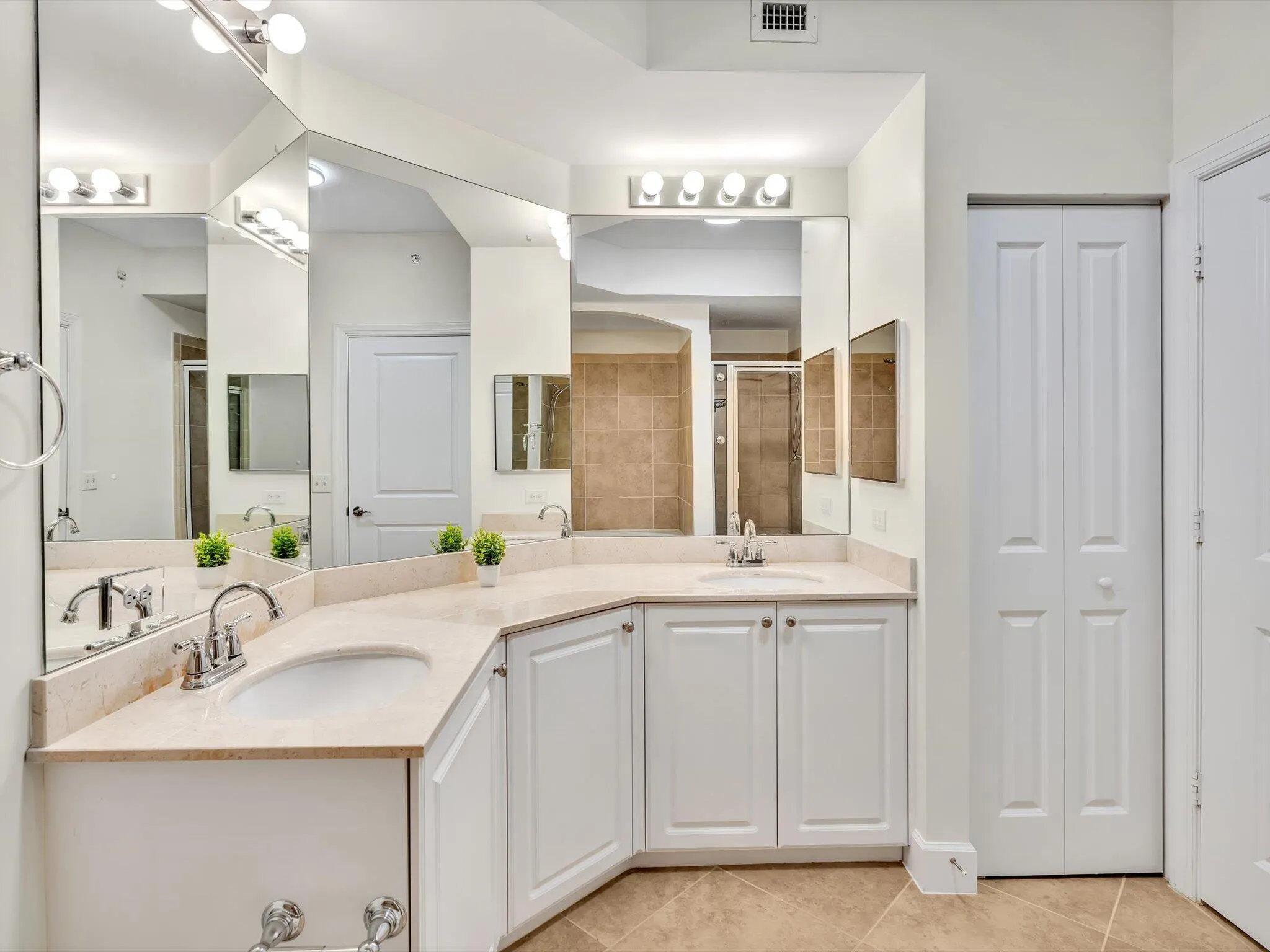 1405 RENAISSANCE Way #405