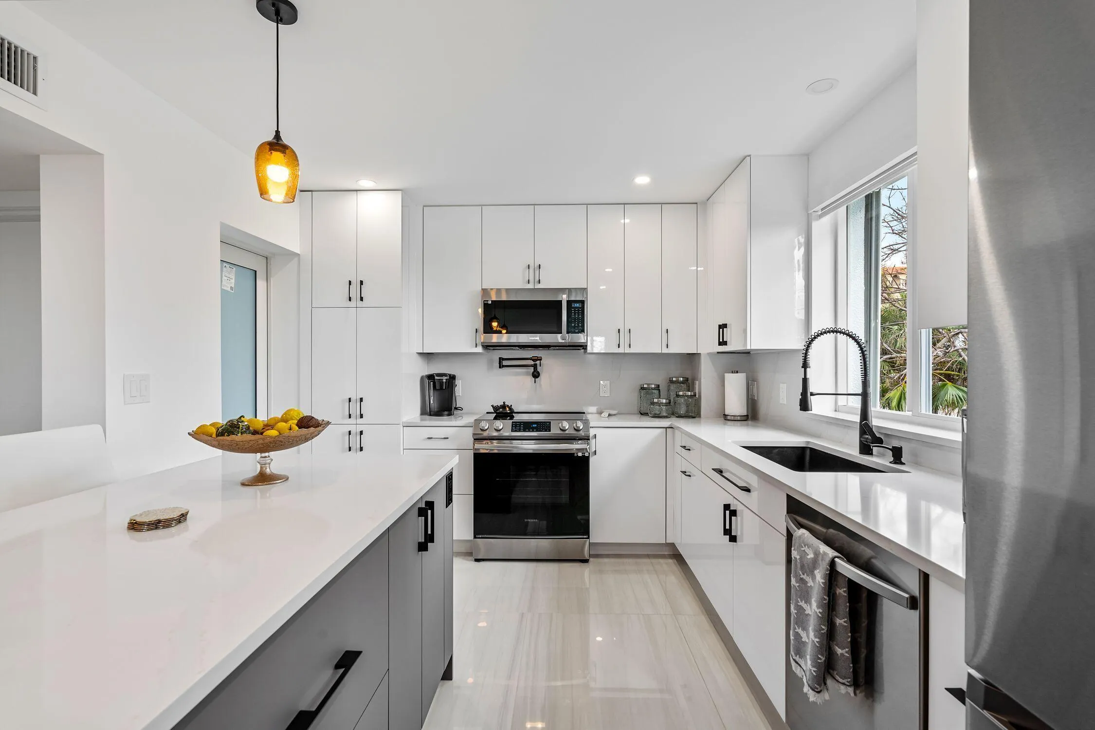2700 Banyan Road #21c
