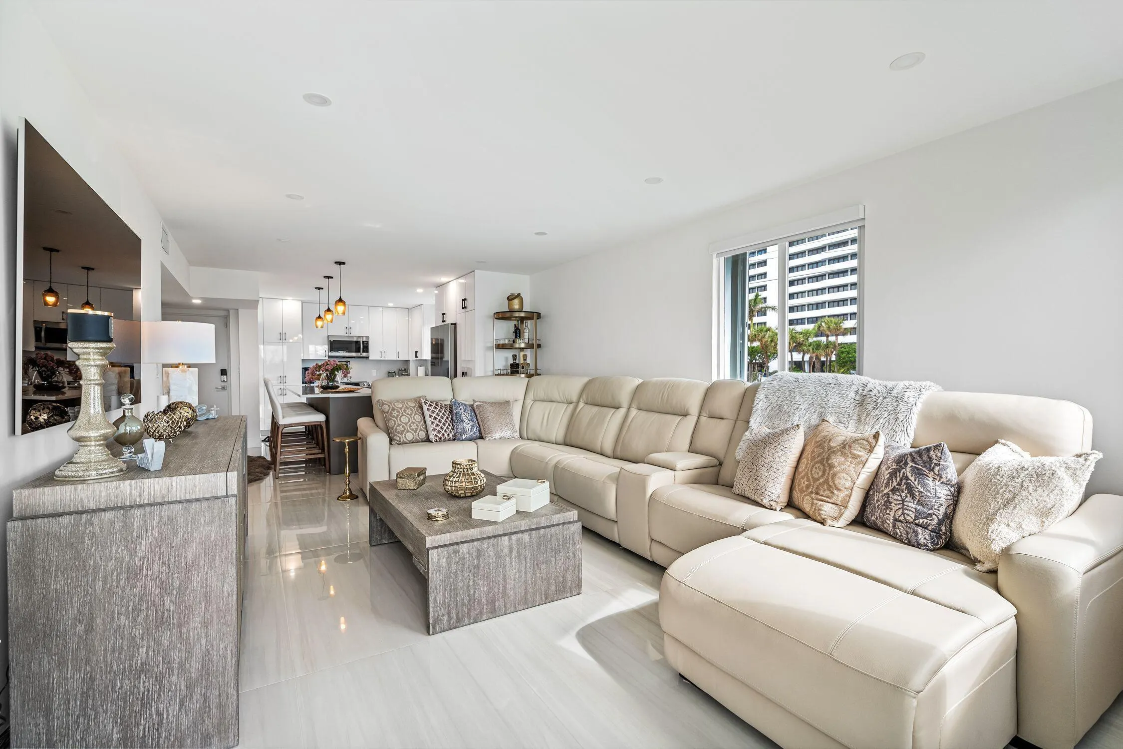 2700 Banyan Road #21c