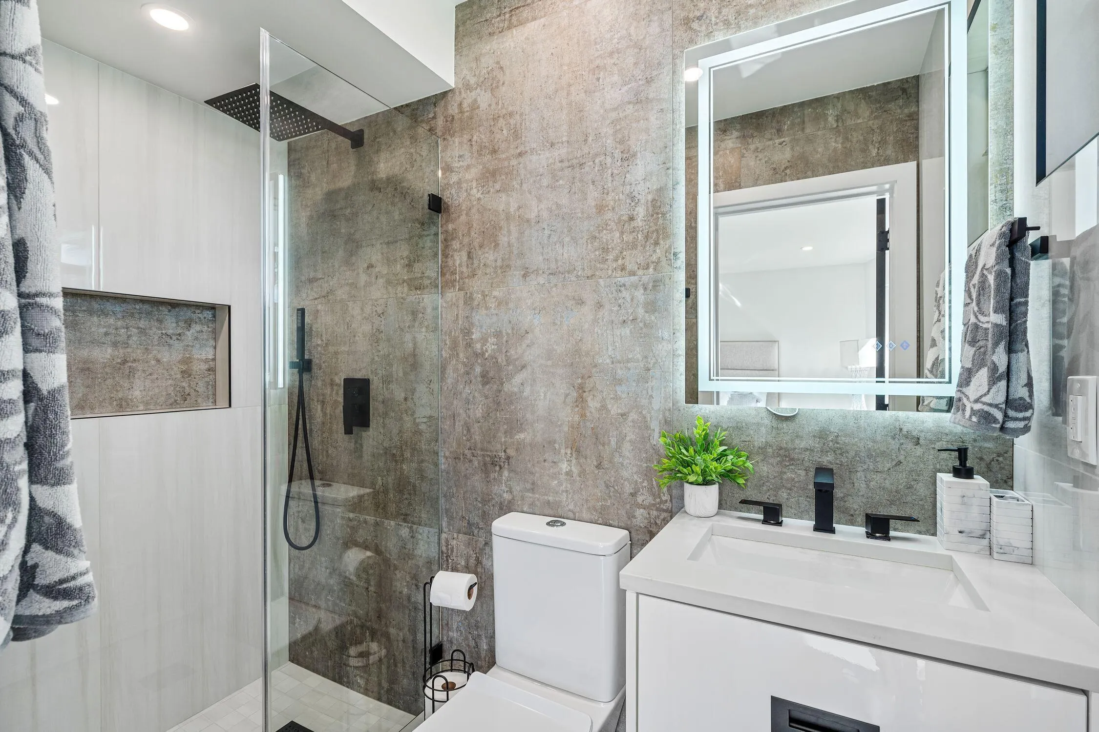 2700 Banyan Road #21c
