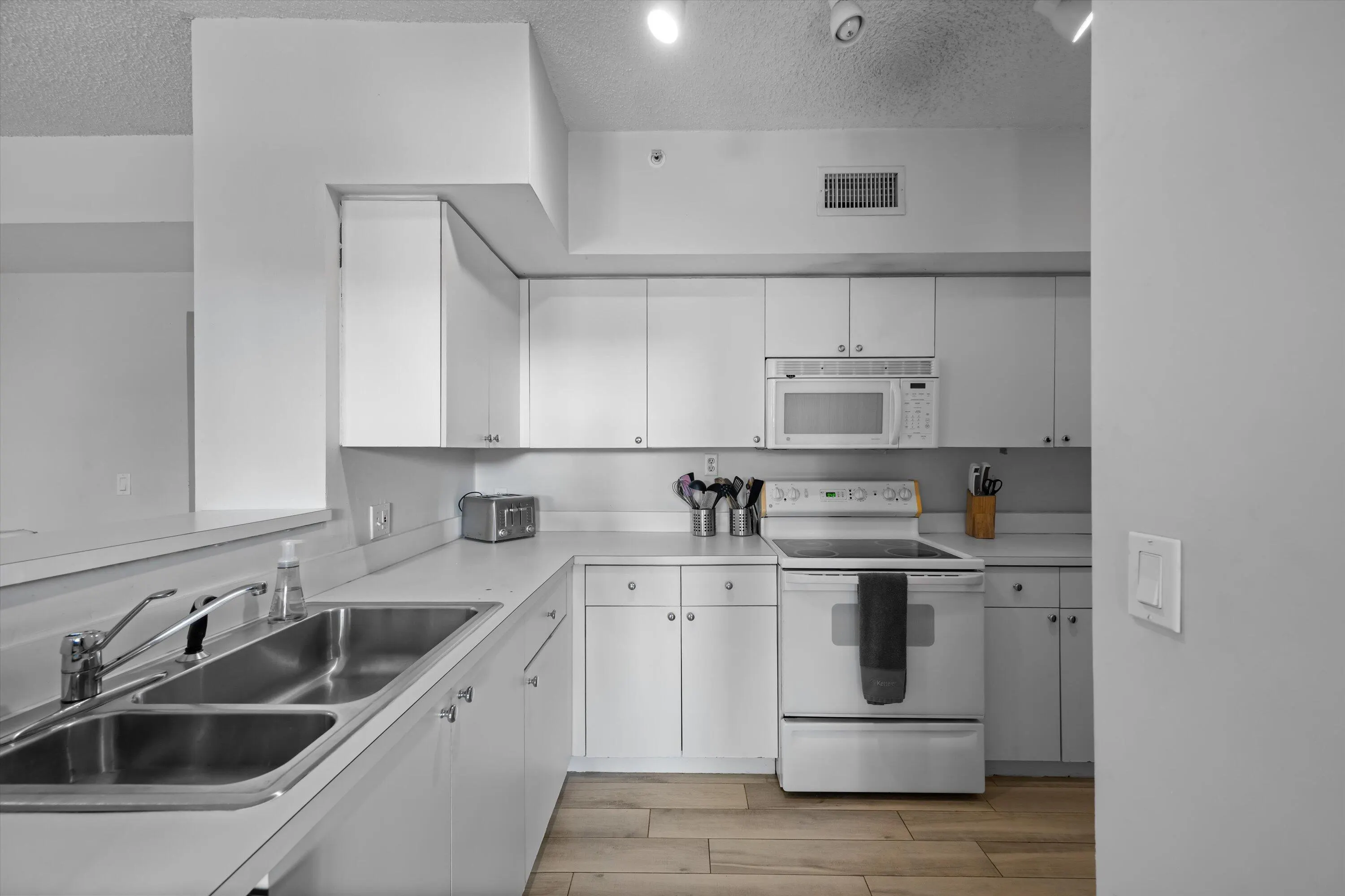 11730 SAINT ANDREWS Place #102