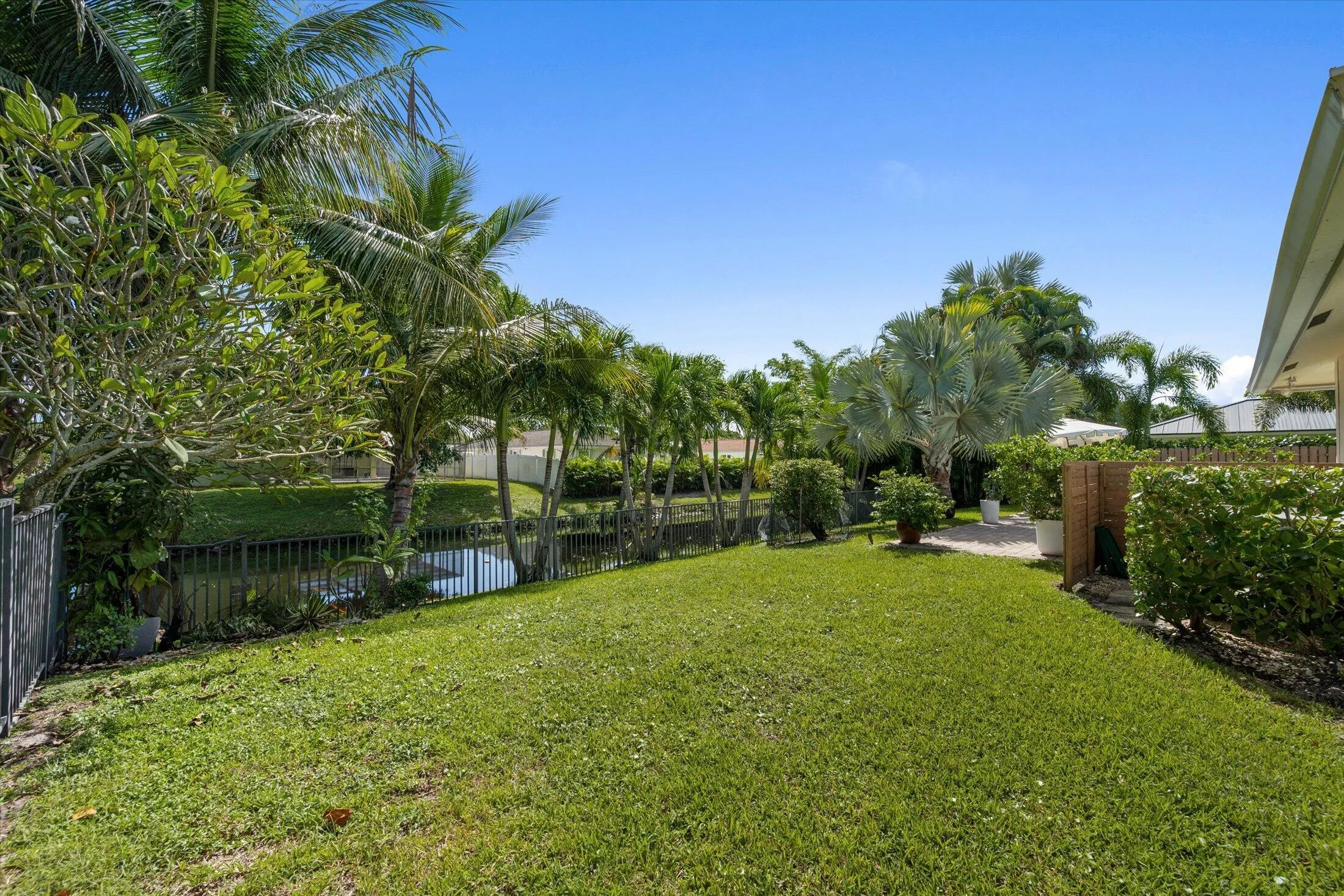 336 NW 11TH Avenue