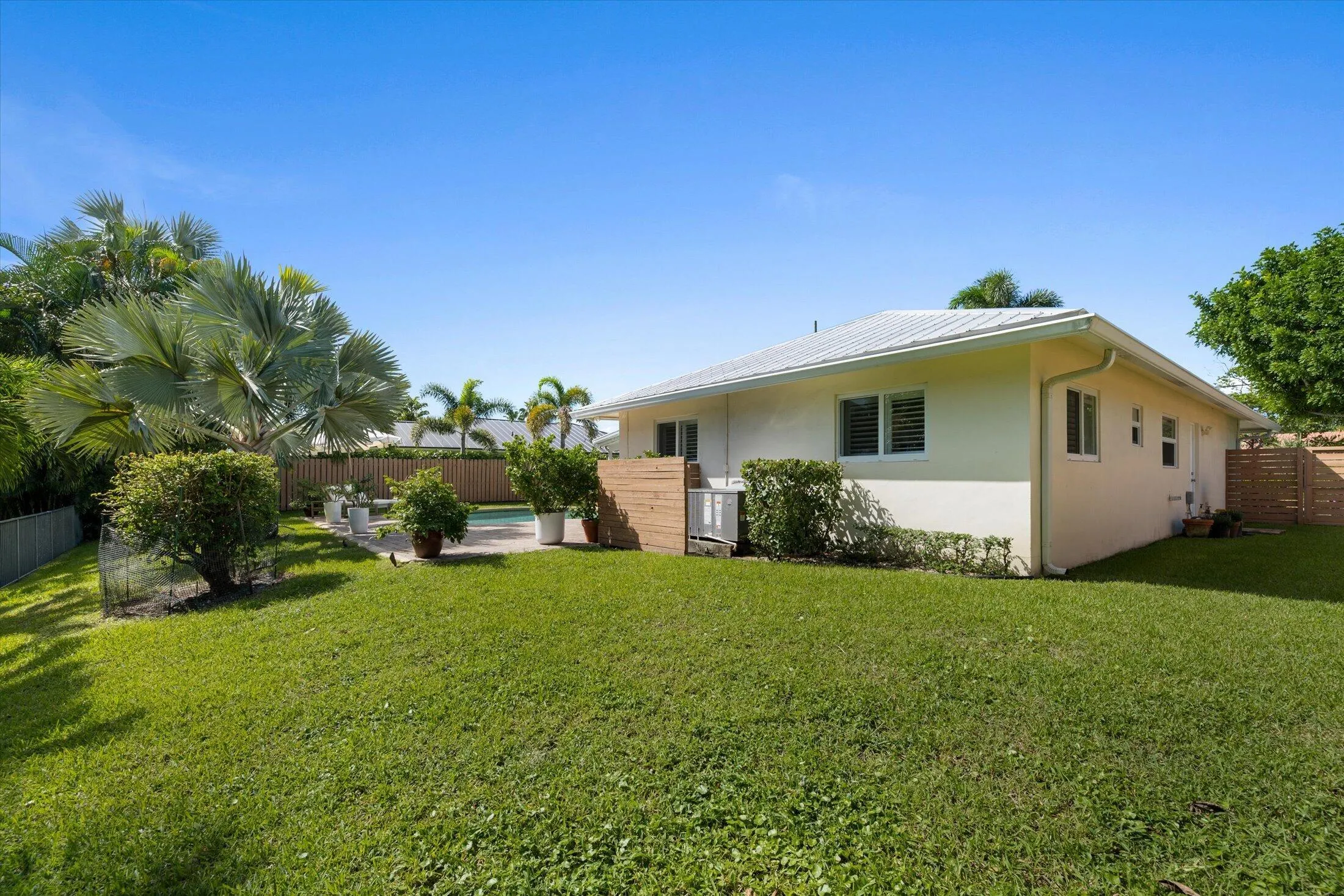 336 NW 11TH Avenue