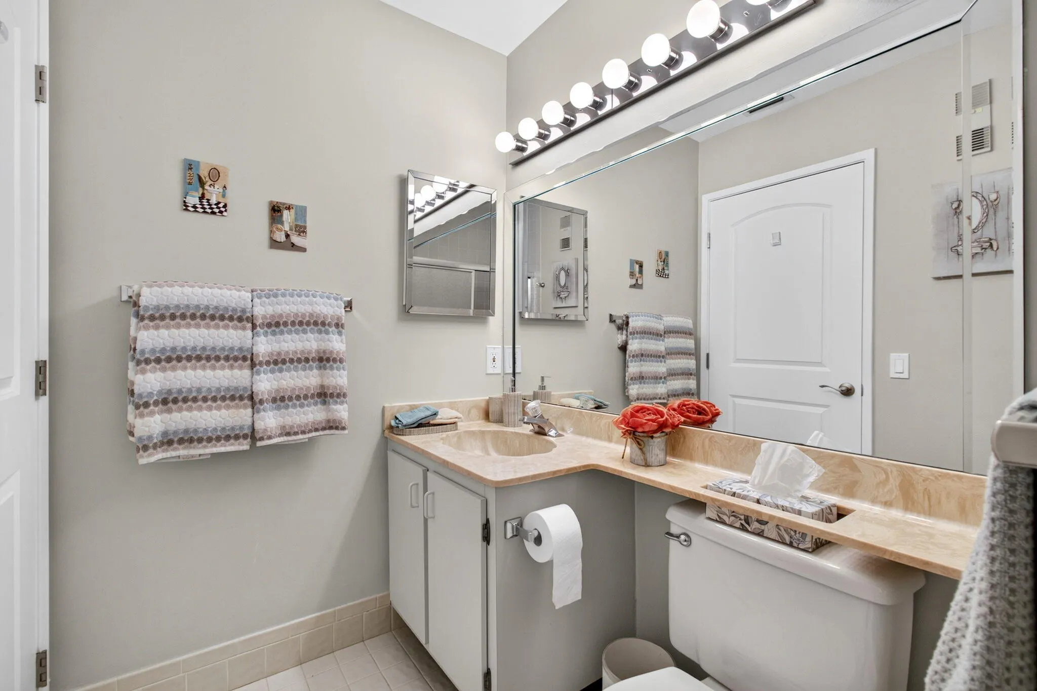 10383 S Circle Lake Drive #202
