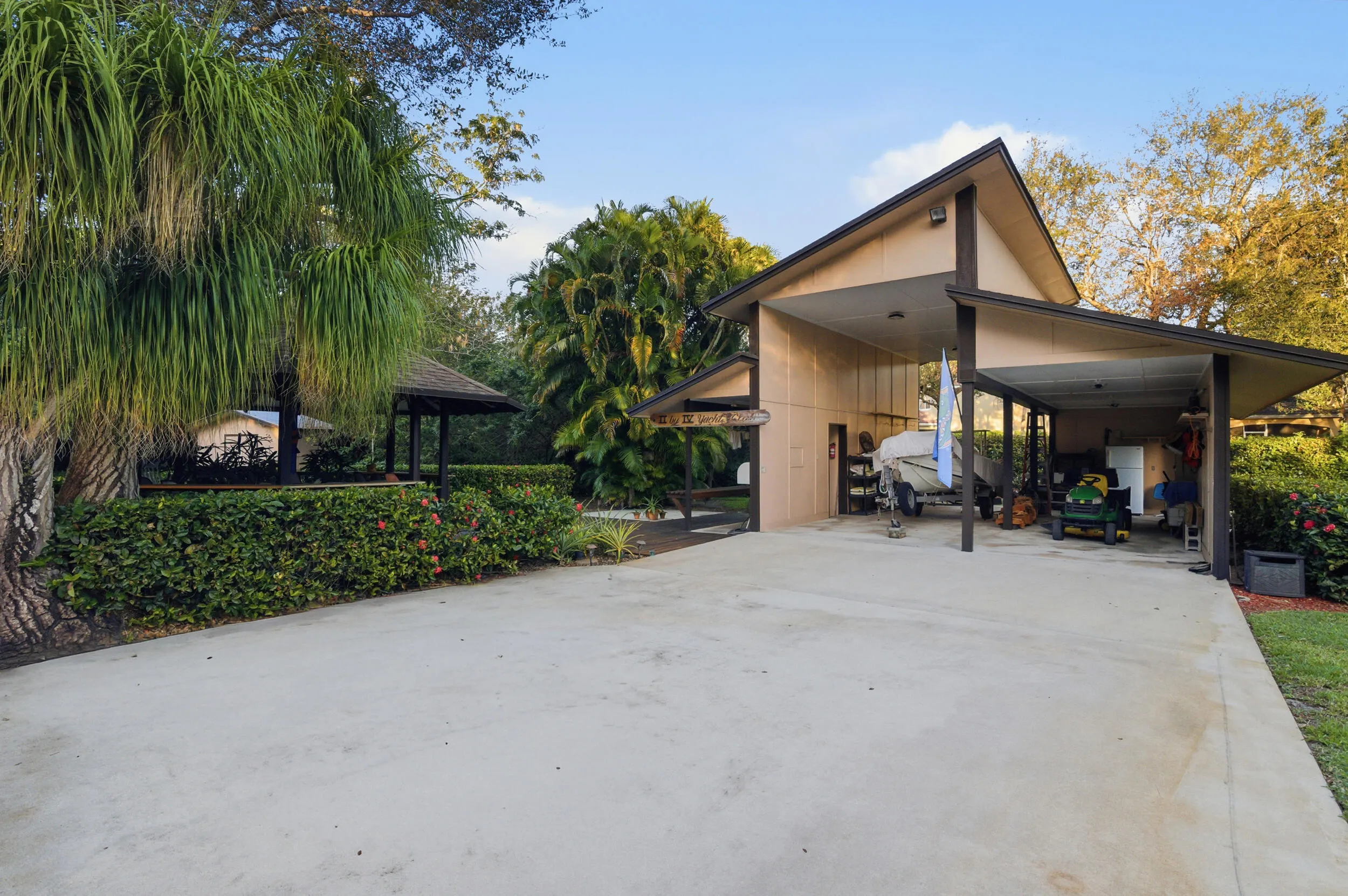4838 CHARLTON Way