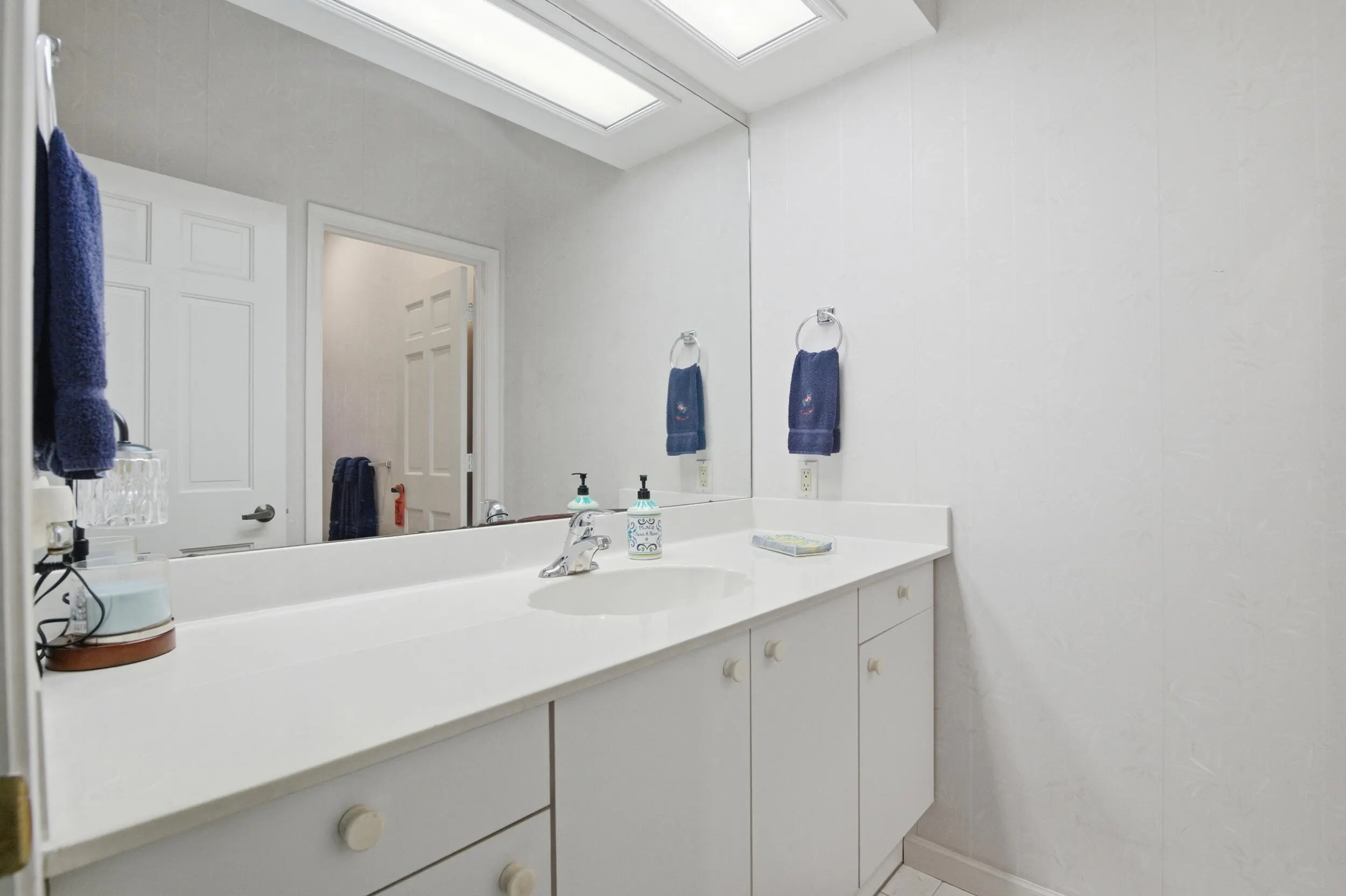 4838 CHARLTON Way