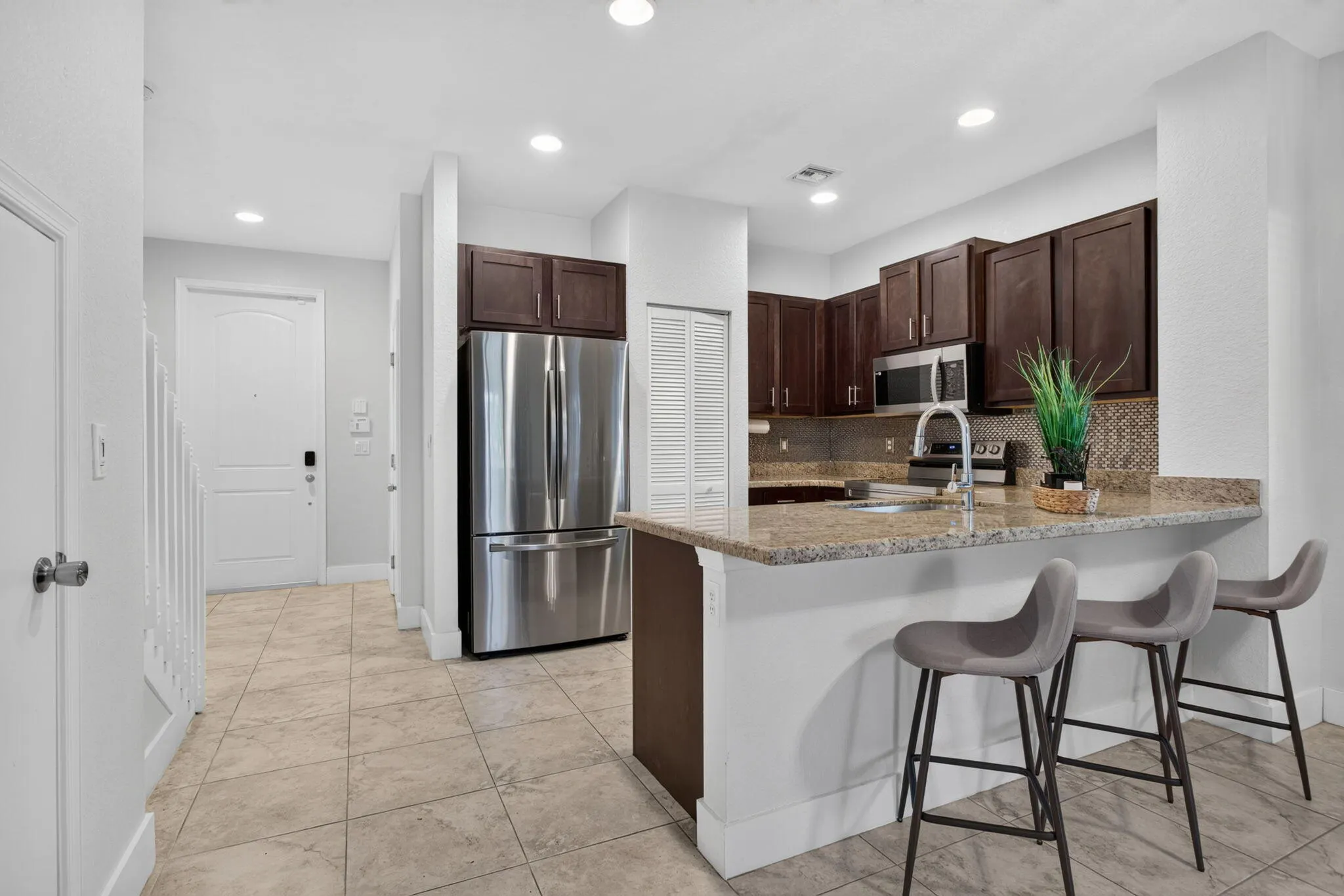 305 NE 47TH Place #305
