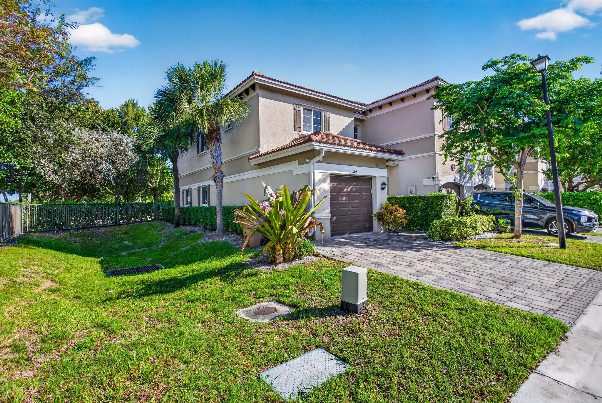 305 NE 47TH Place #305