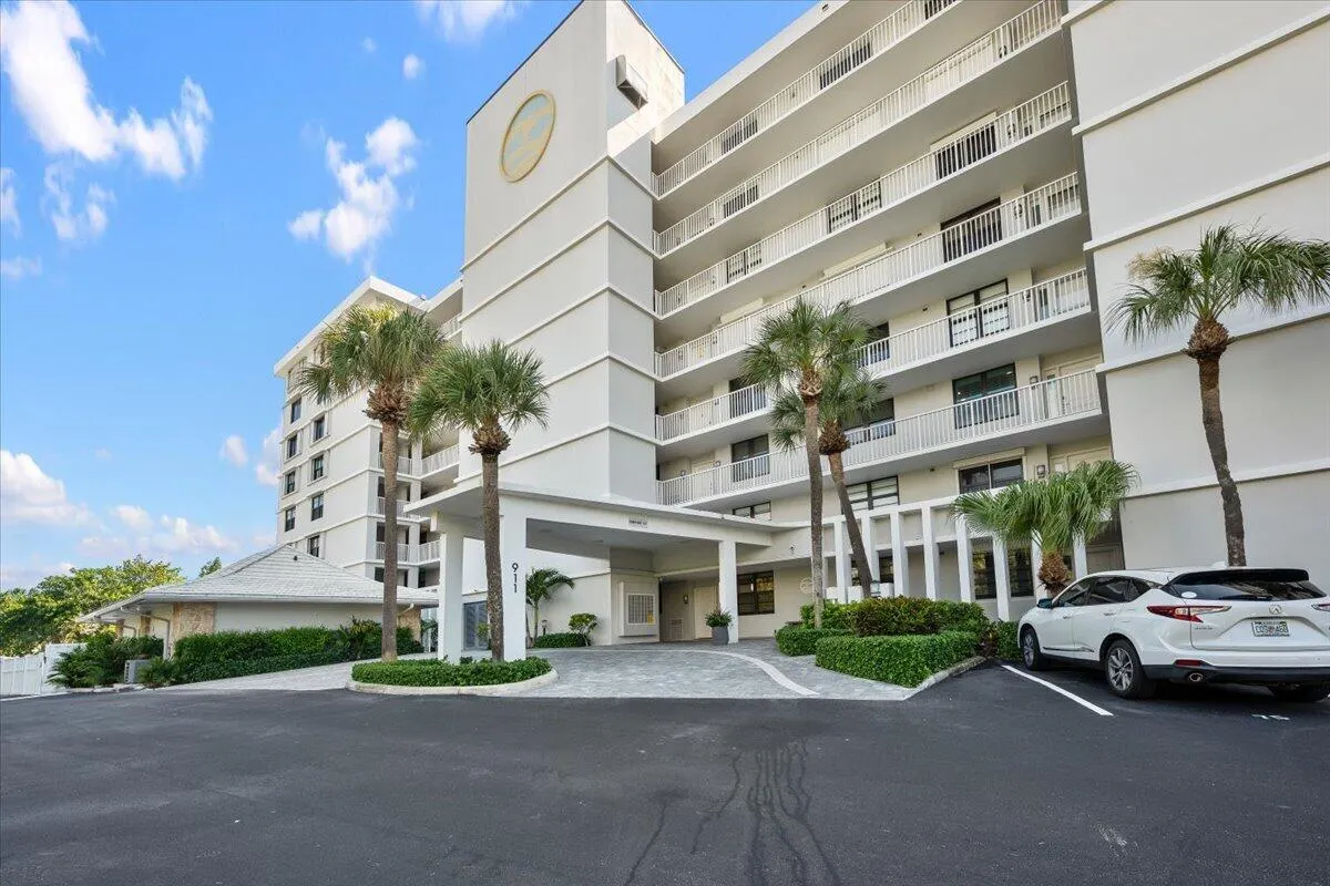 911 OCEAN Drive #601