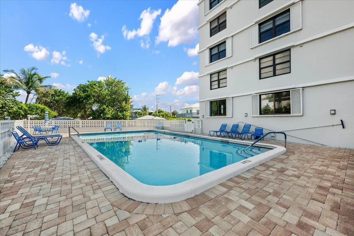 911 OCEAN Drive #601