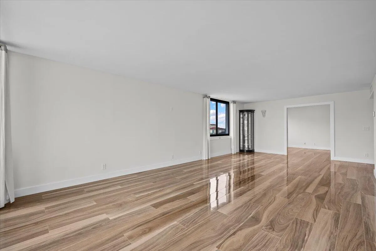 911 OCEAN Drive #601