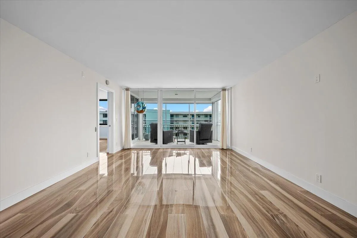 911 OCEAN Drive #601