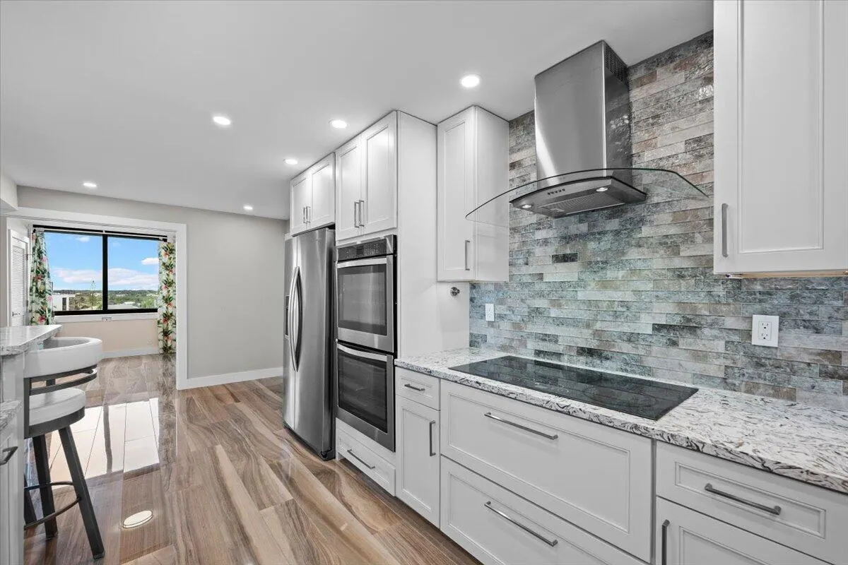 911 OCEAN Drive #601