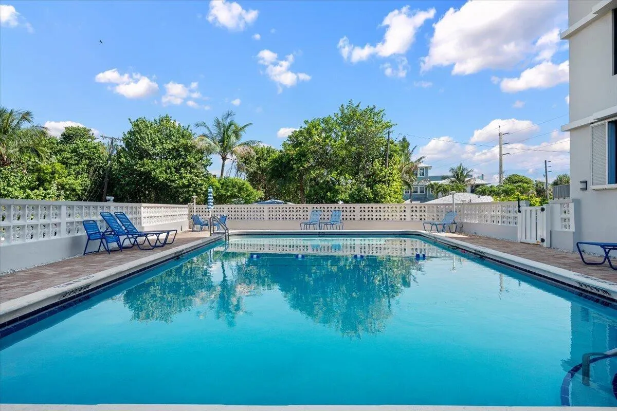 911 OCEAN Drive #601