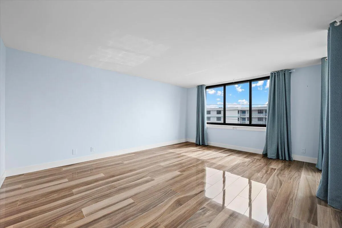 911 OCEAN Drive #601