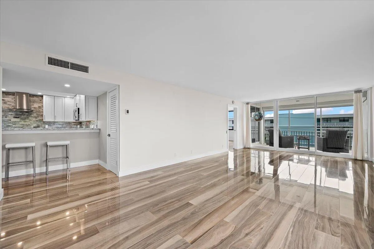 911 OCEAN Drive #601