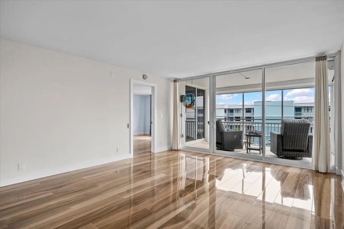 911 OCEAN Drive #601