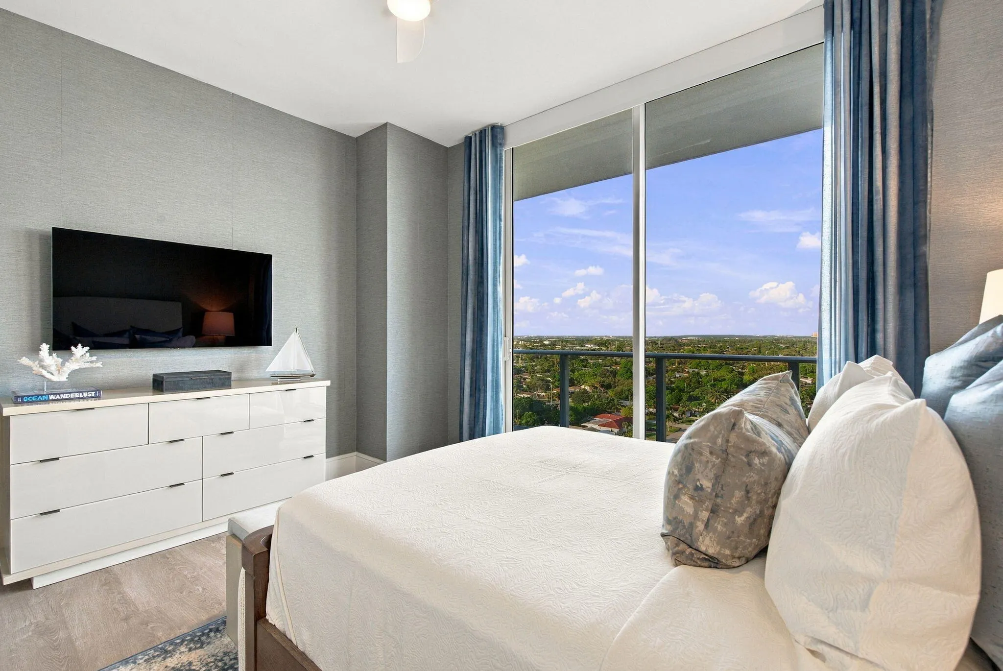 220 LAKE SHORE Drive #1423