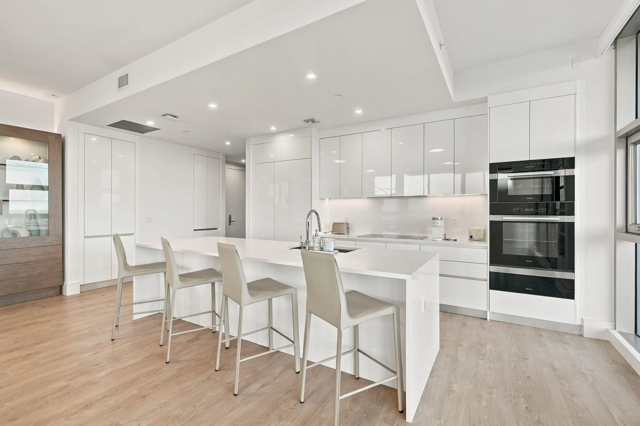 220 LAKE SHORE Drive #1423