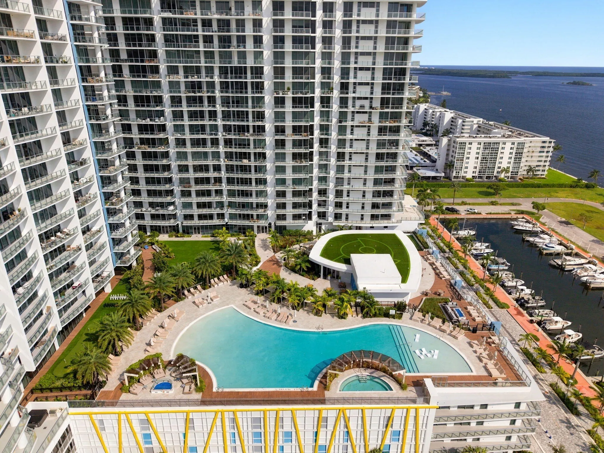 220 LAKE SHORE Drive #1423