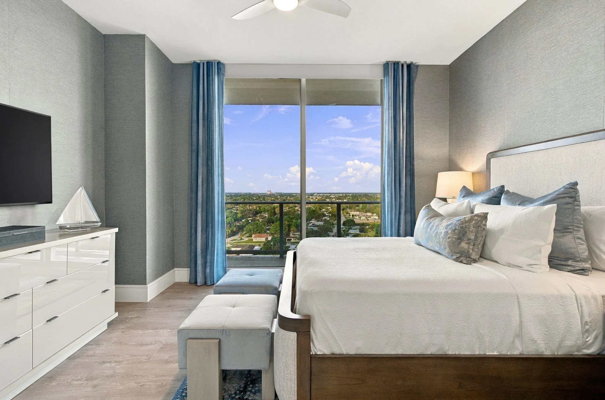220 LAKE SHORE Drive #1423