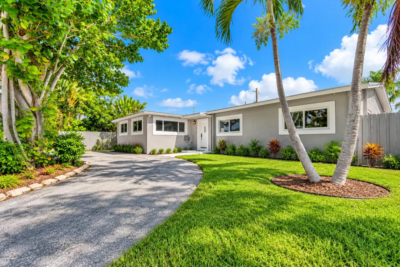 1343 W OCEAN Avenue