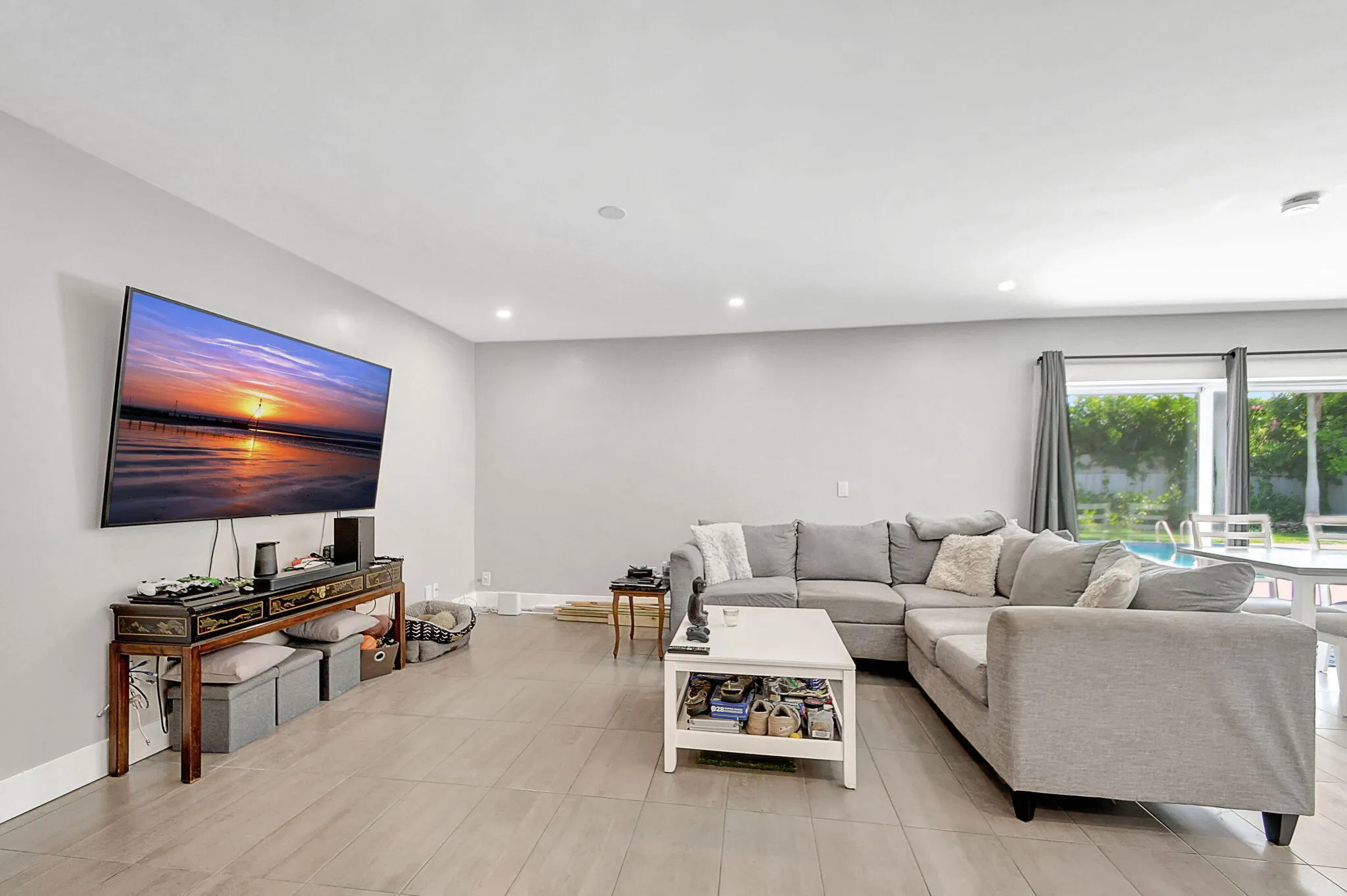 1343 W OCEAN Avenue
