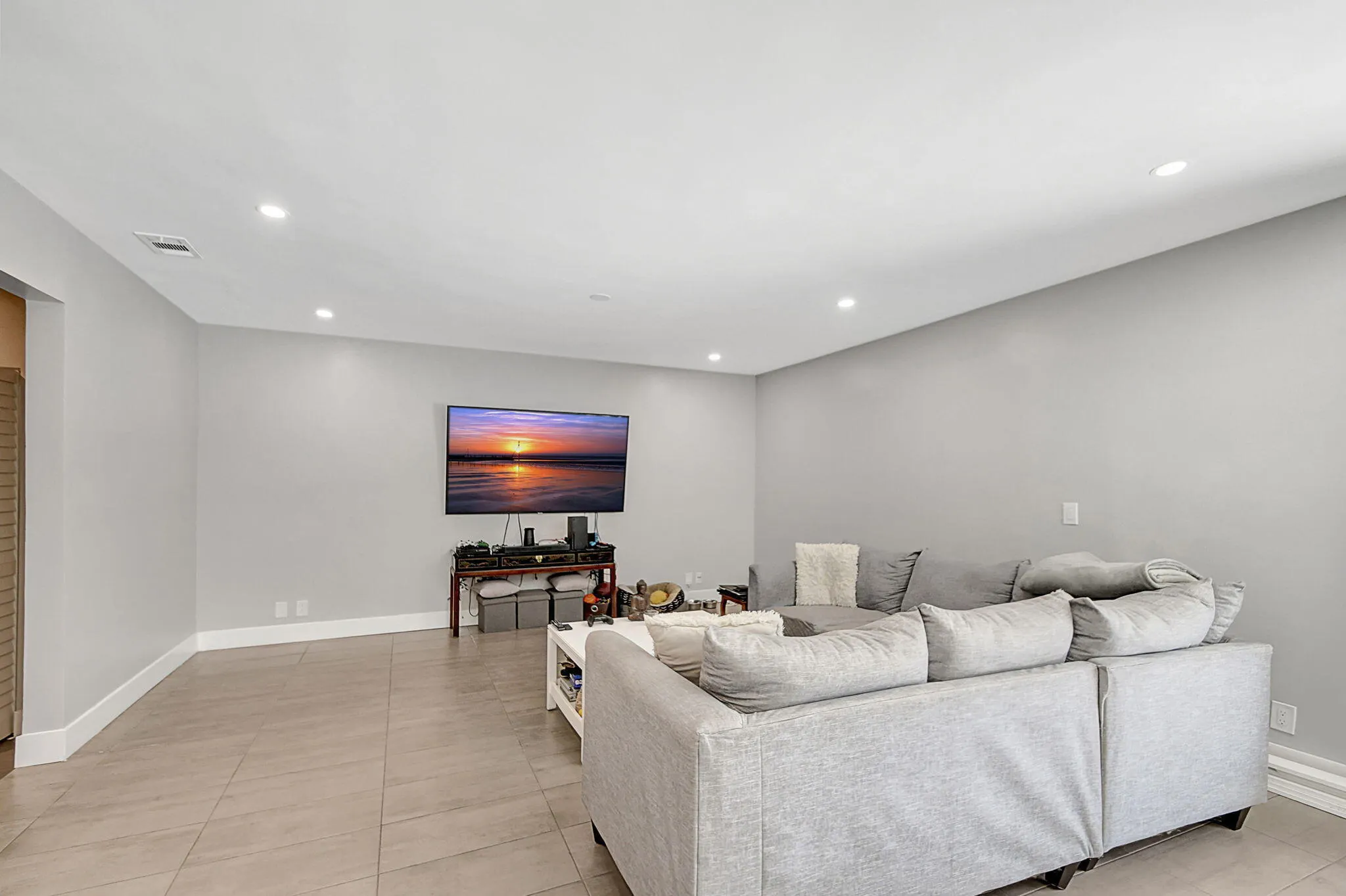1343 W OCEAN Avenue