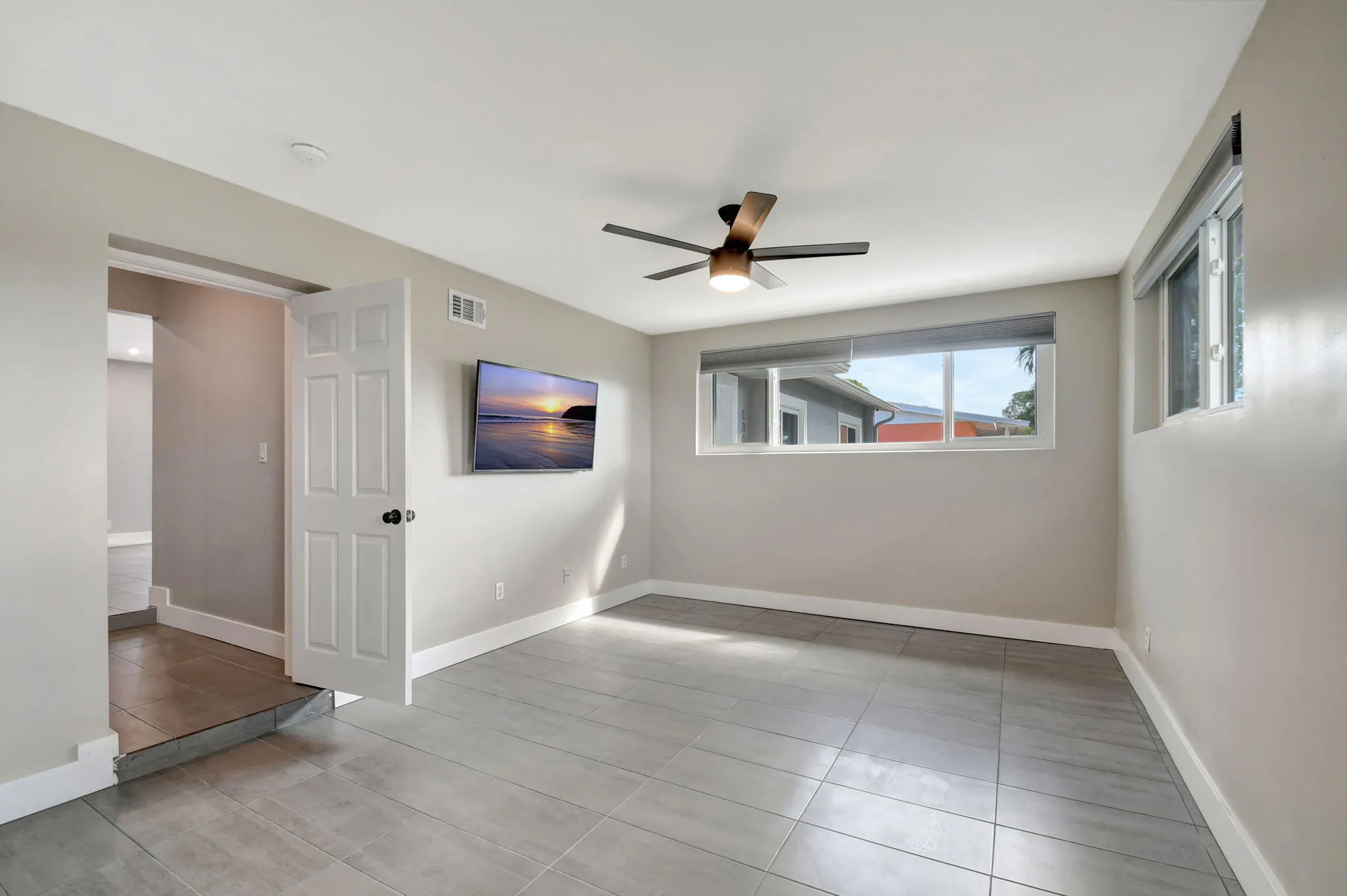 1343 W OCEAN Avenue