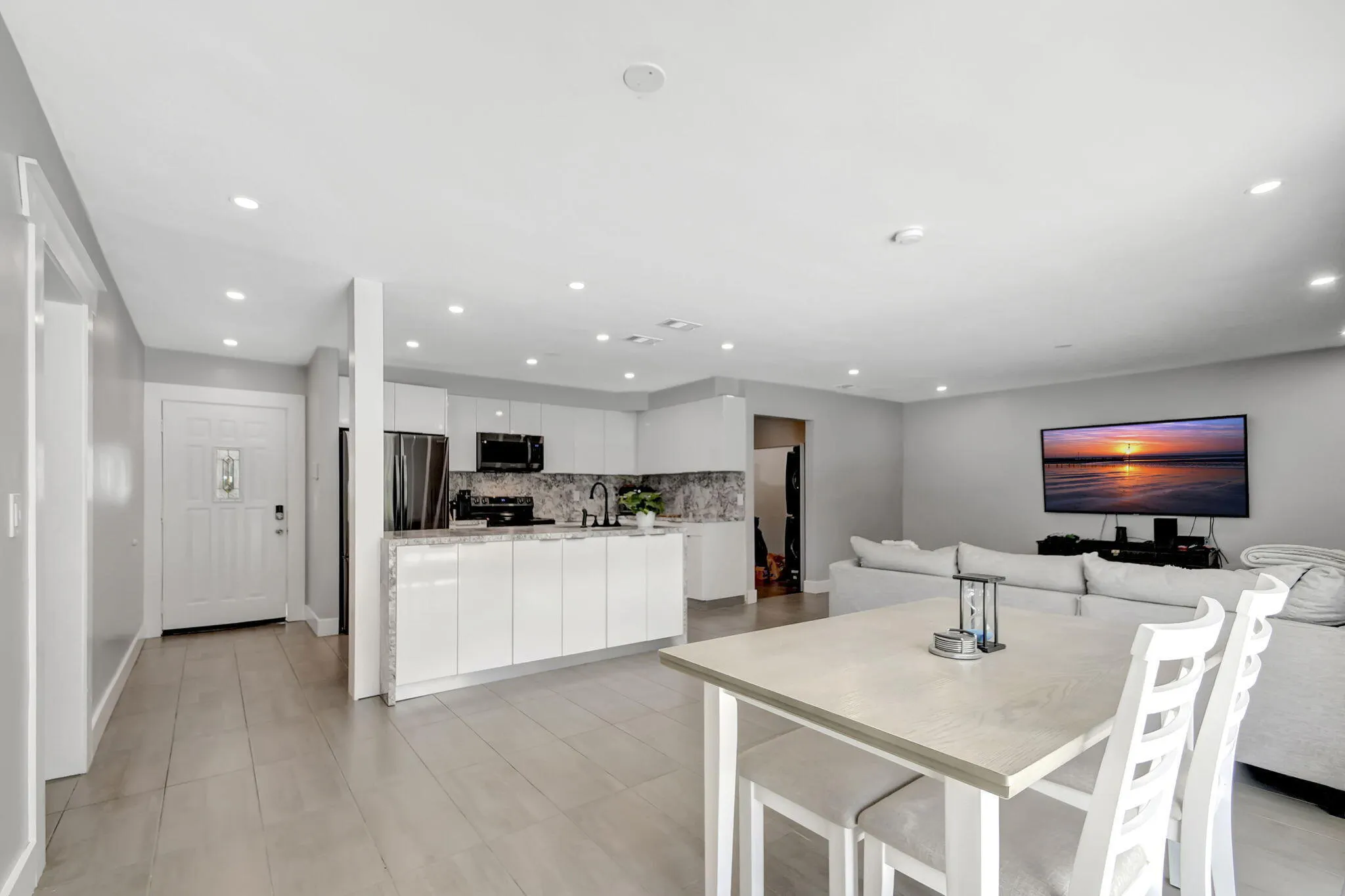 1343 W OCEAN Avenue