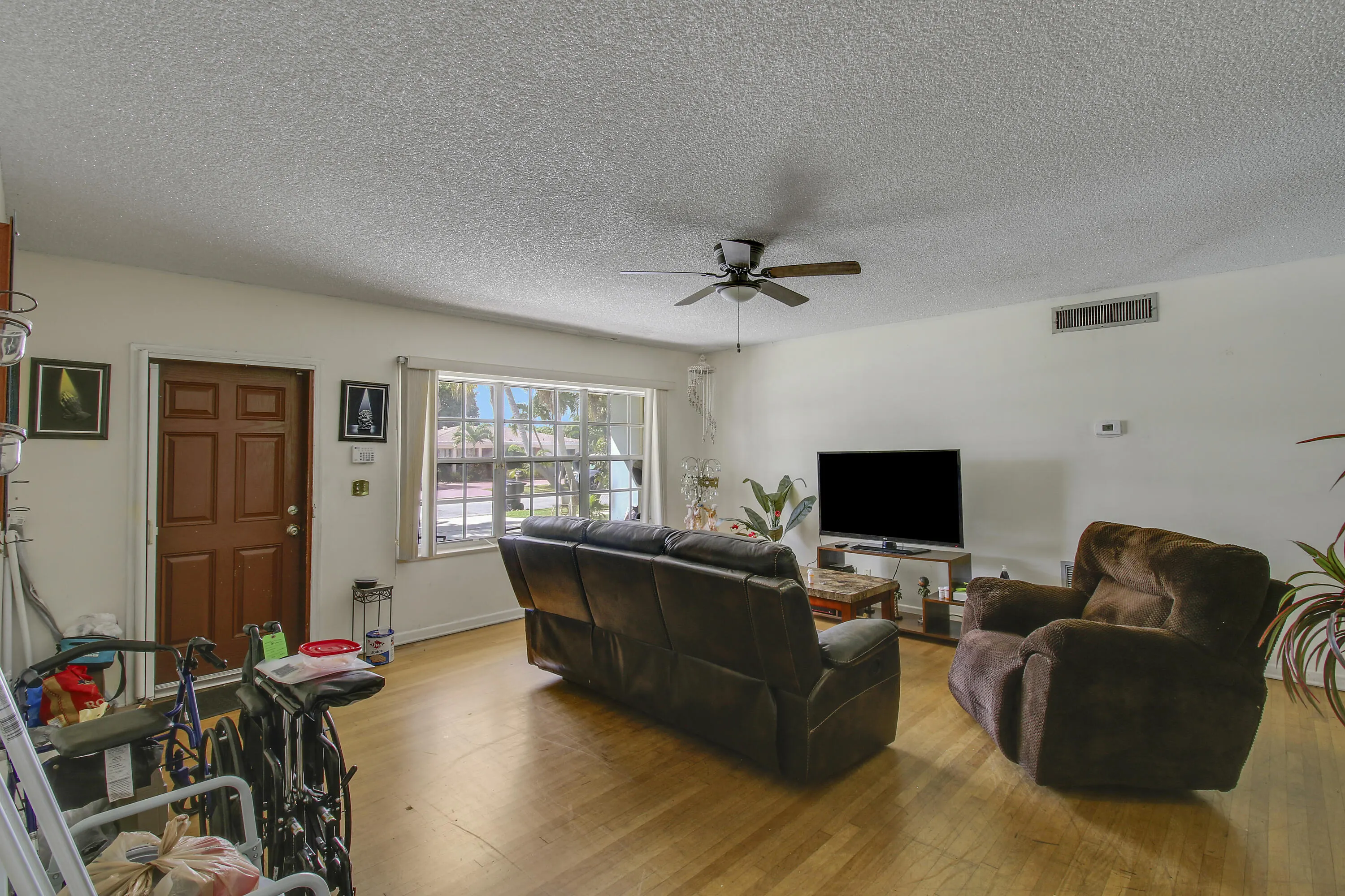 1744 Crestwood Boulevard
