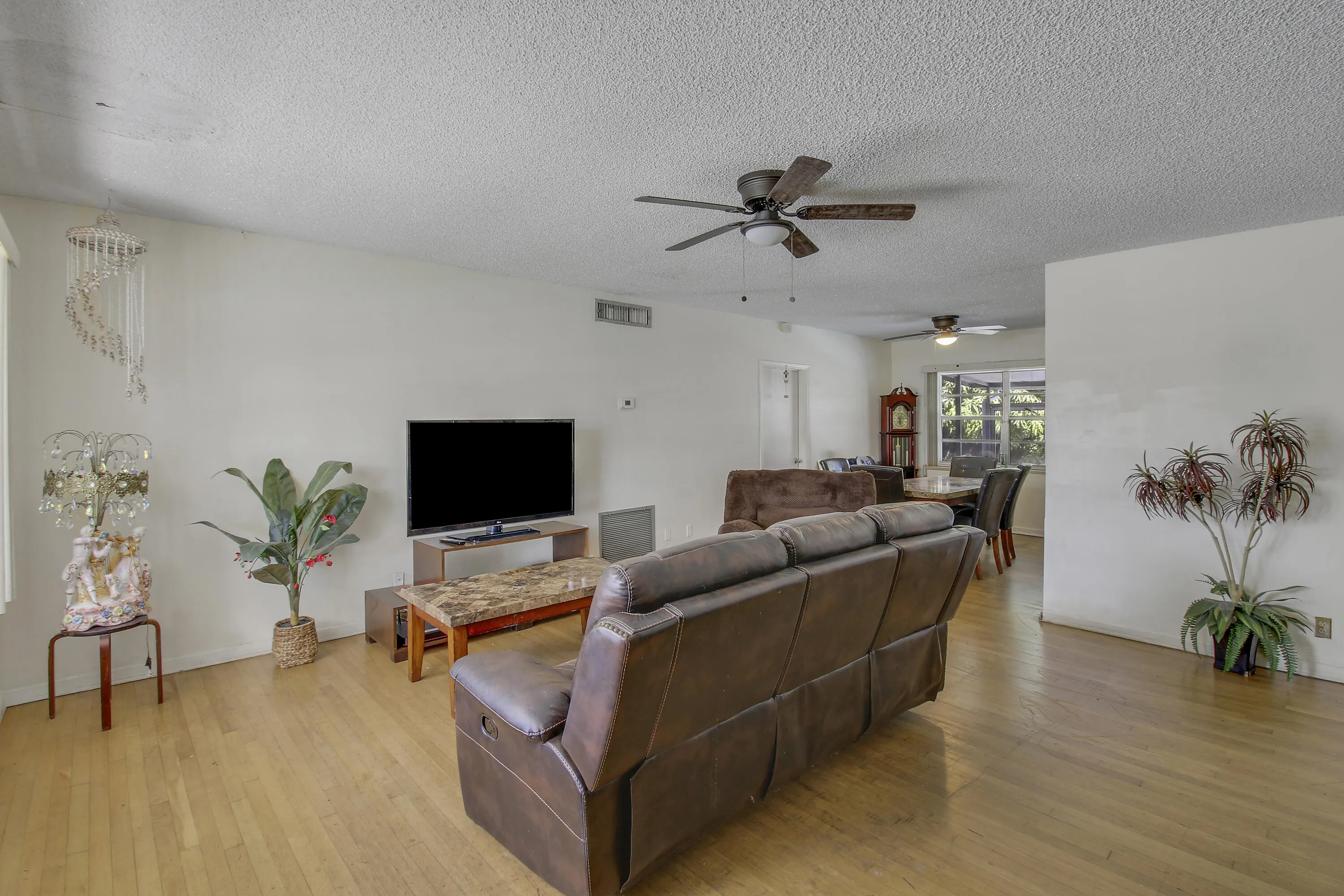 1744 Crestwood Boulevard