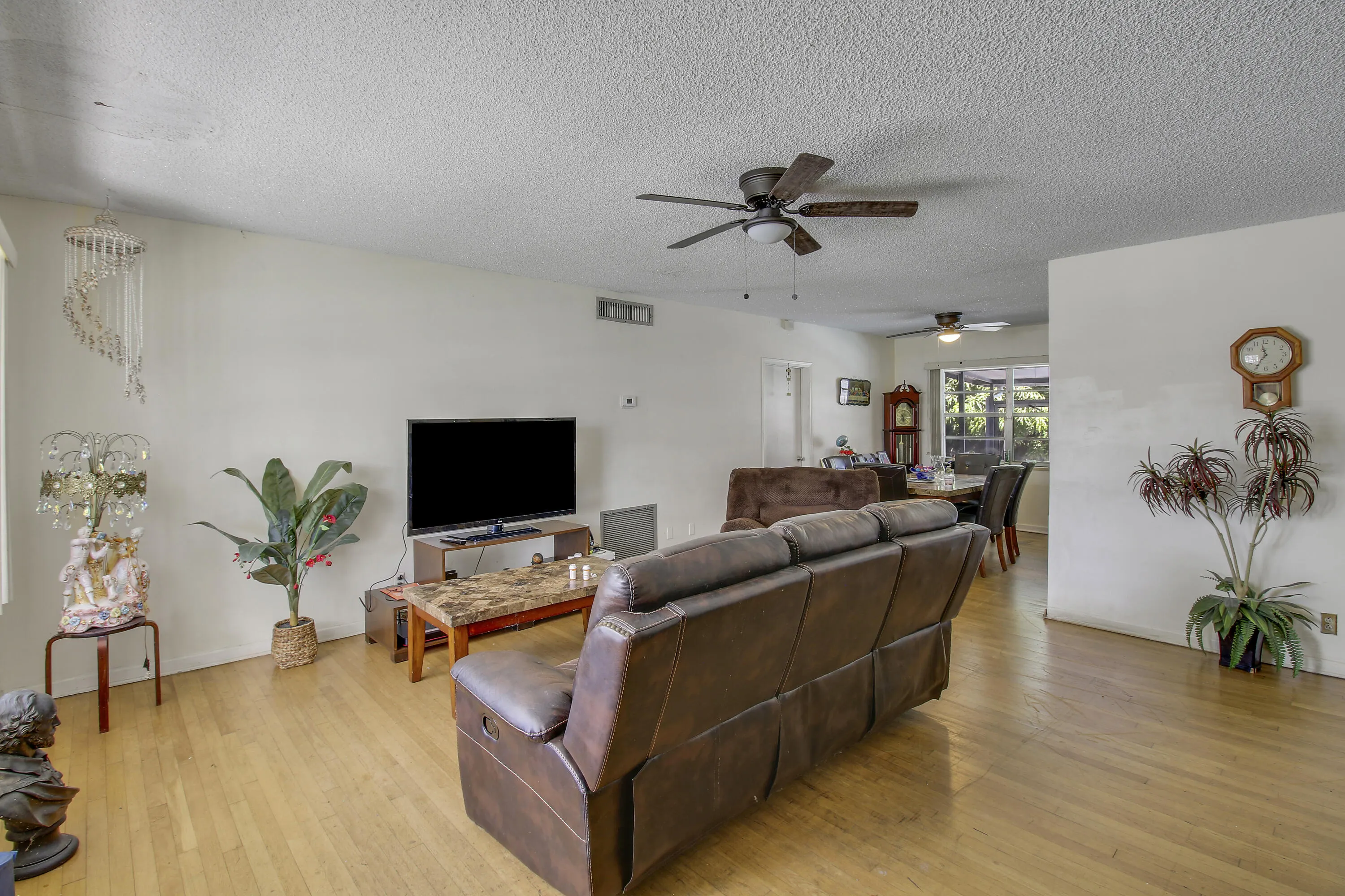 1744 Crestwood Boulevard