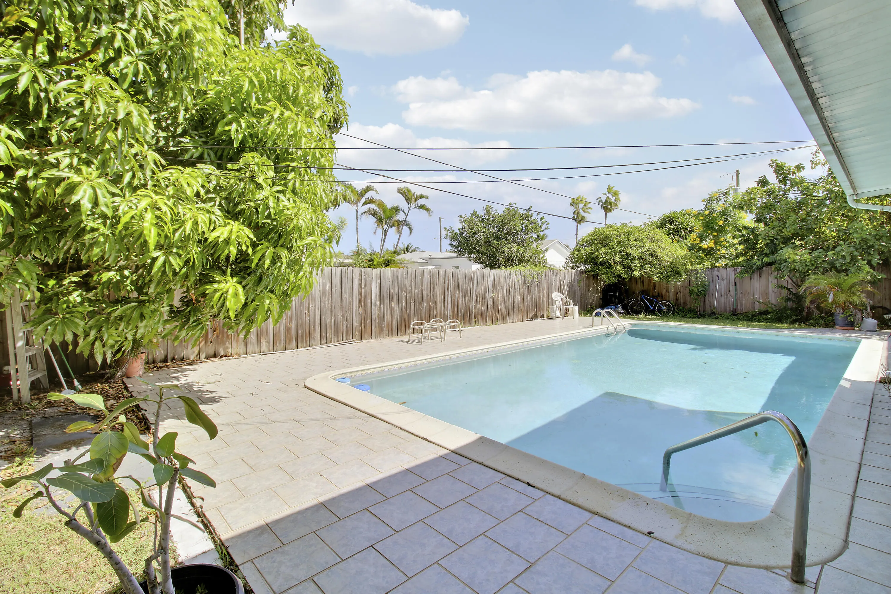 1744 Crestwood Boulevard