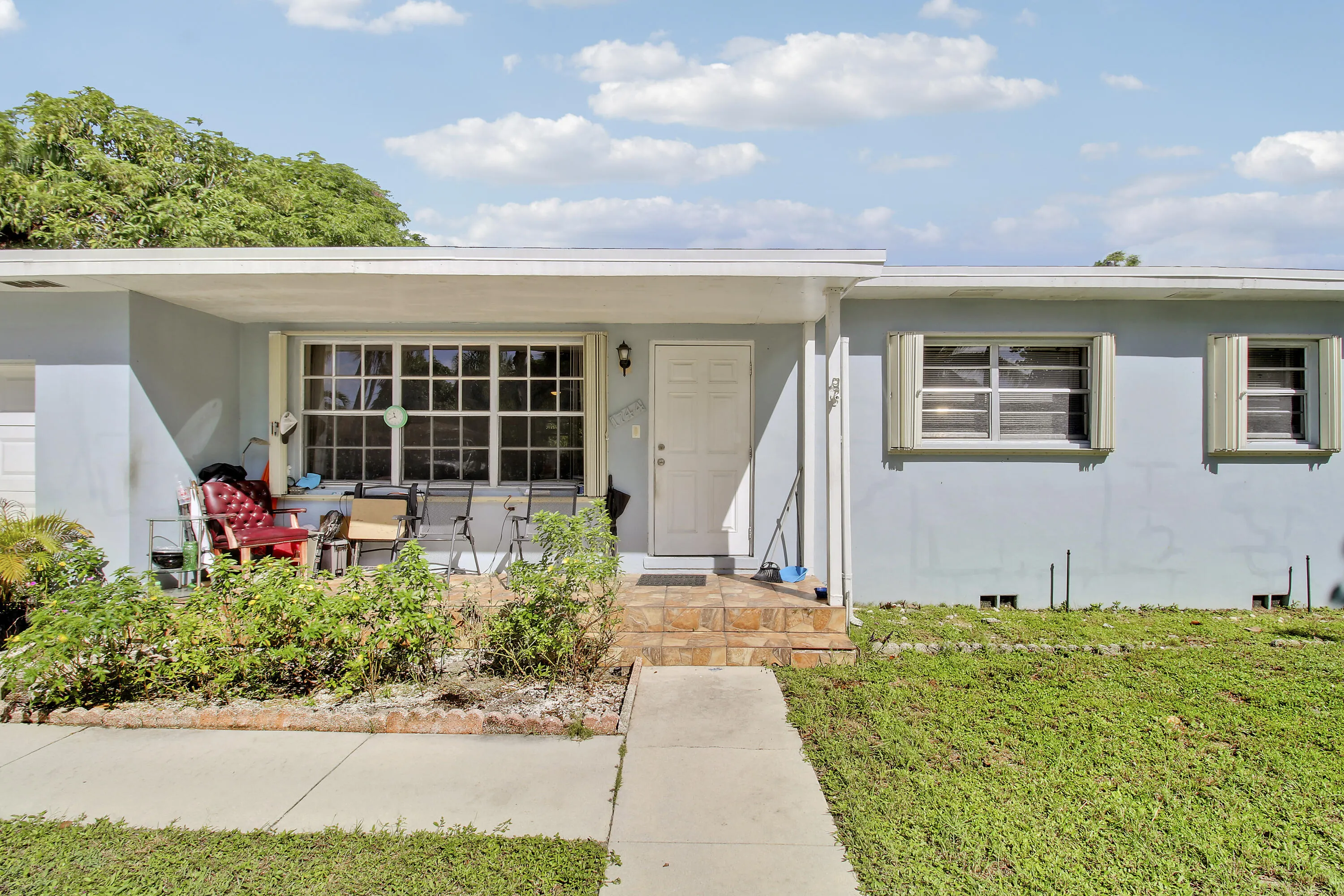 1744 Crestwood Boulevard