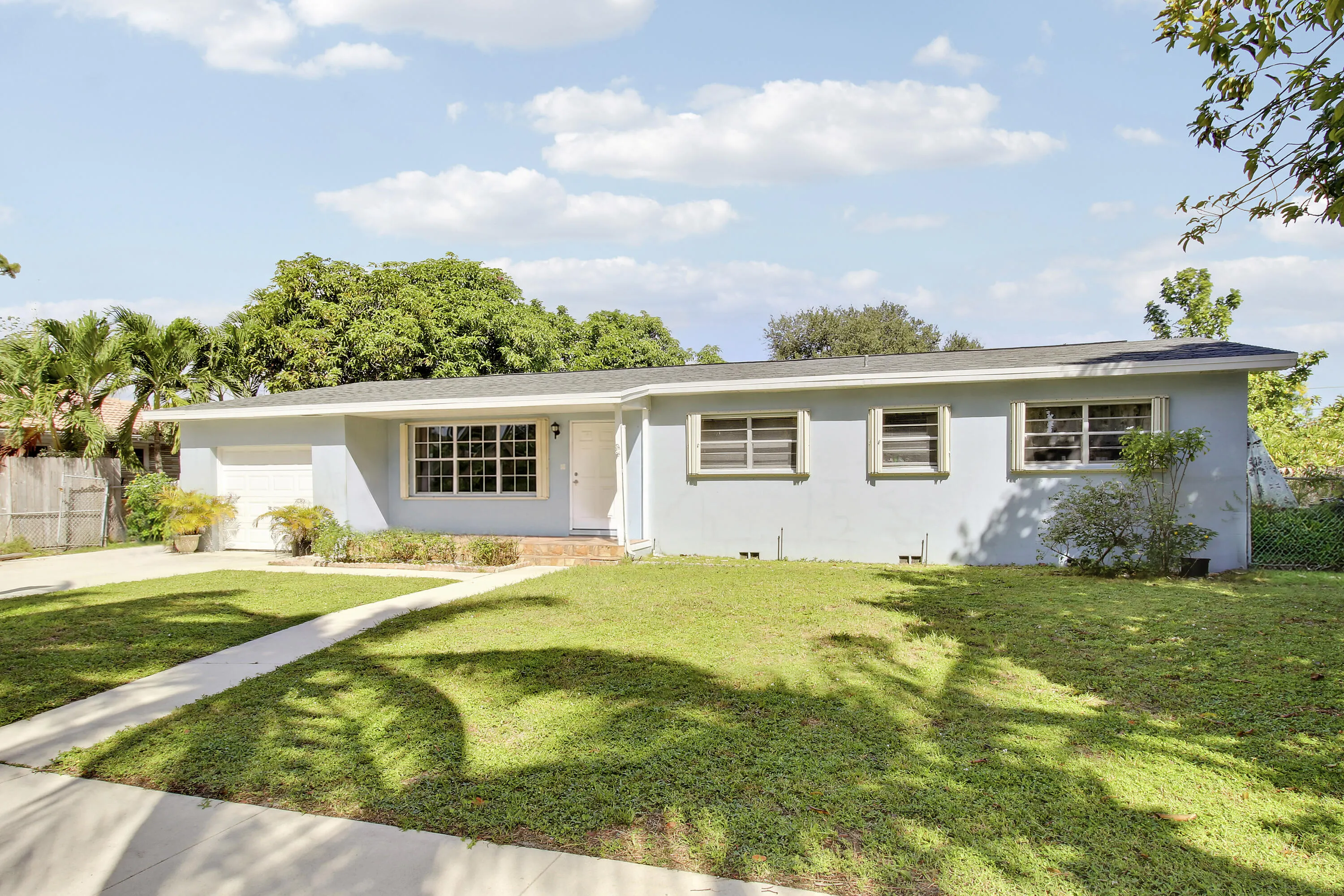 1744 Crestwood Boulevard