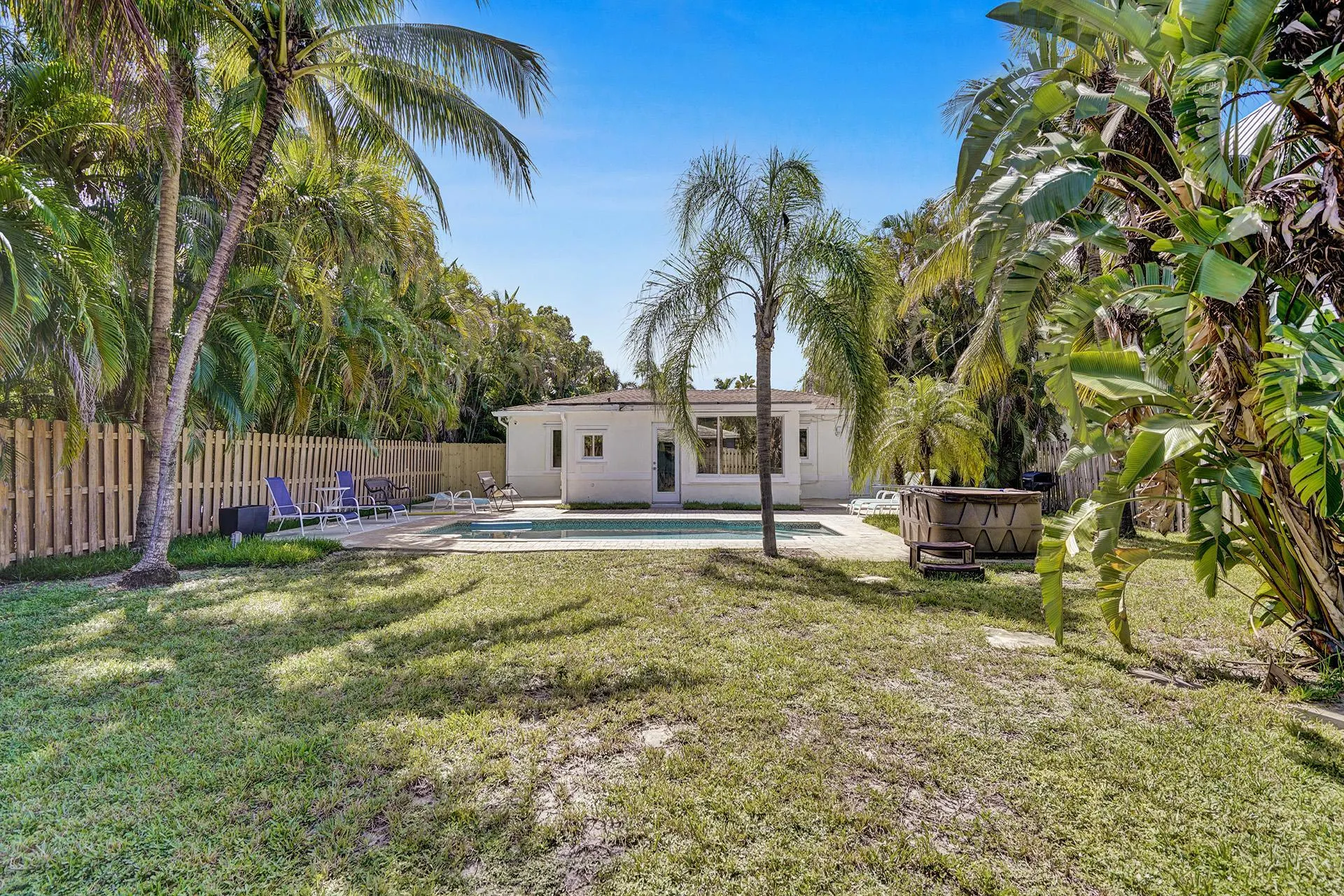 1100 NE 17TH Way