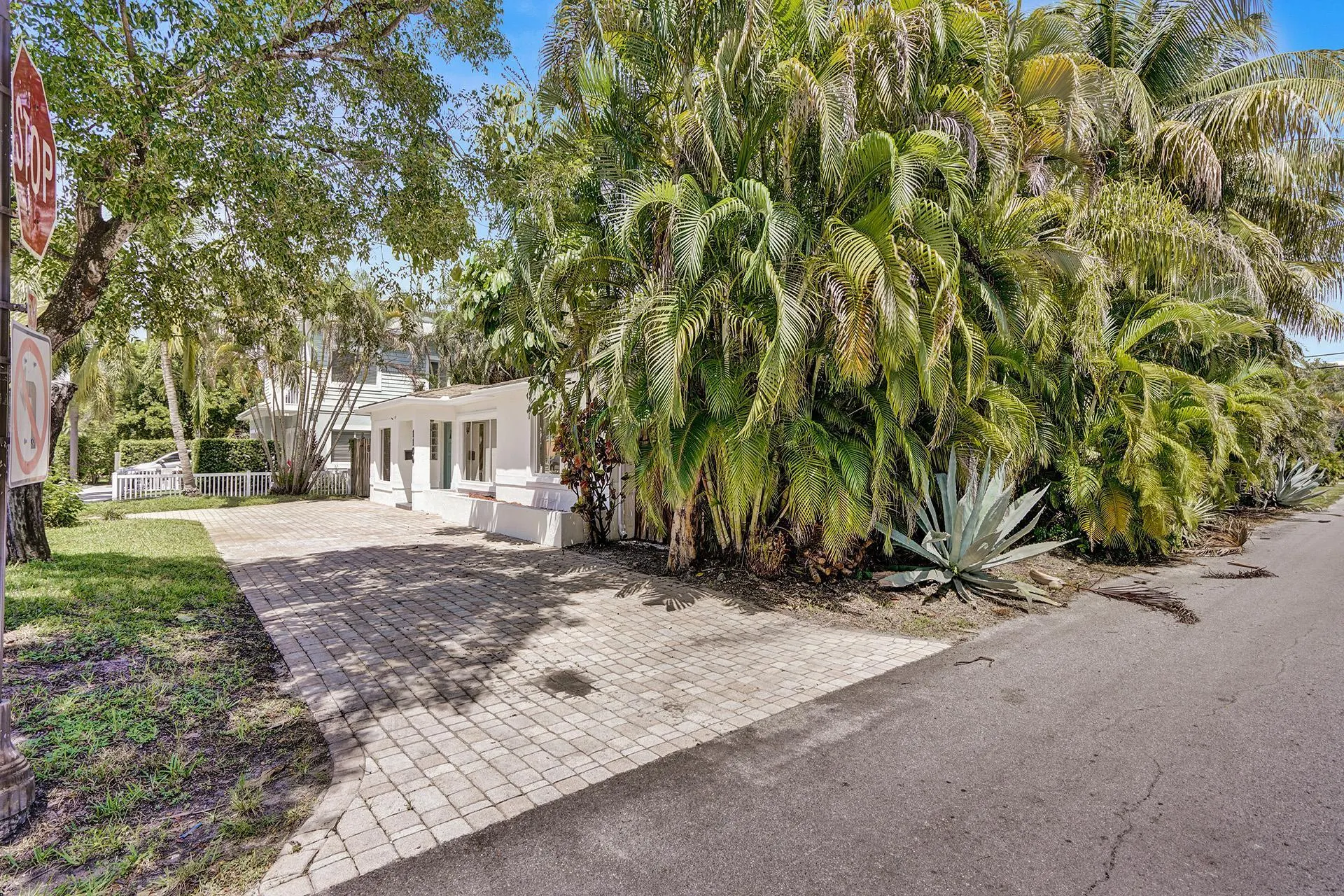 1100 NE 17TH Way