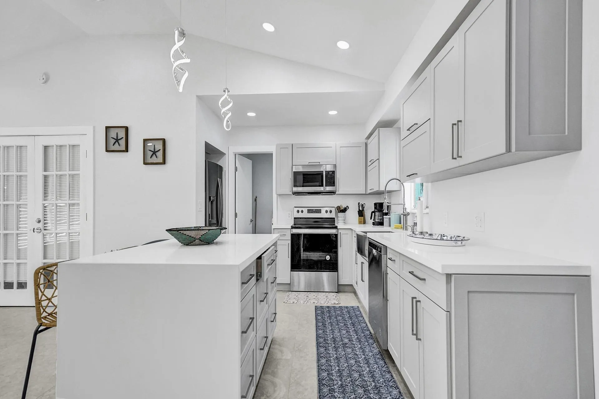 1100 NE 17TH Way
