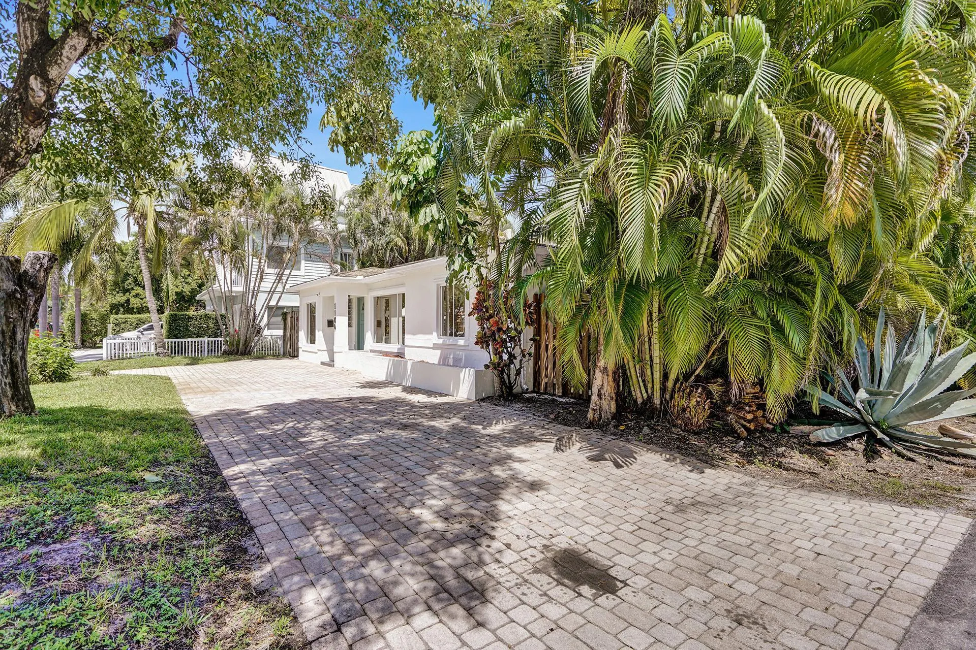 1100 NE 17TH Way