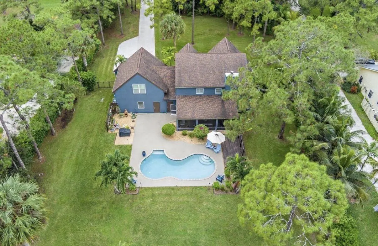 10070 TRAILWOOD Circle