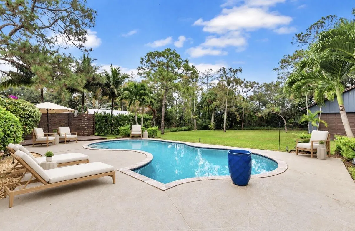 10070 TRAILWOOD Circle