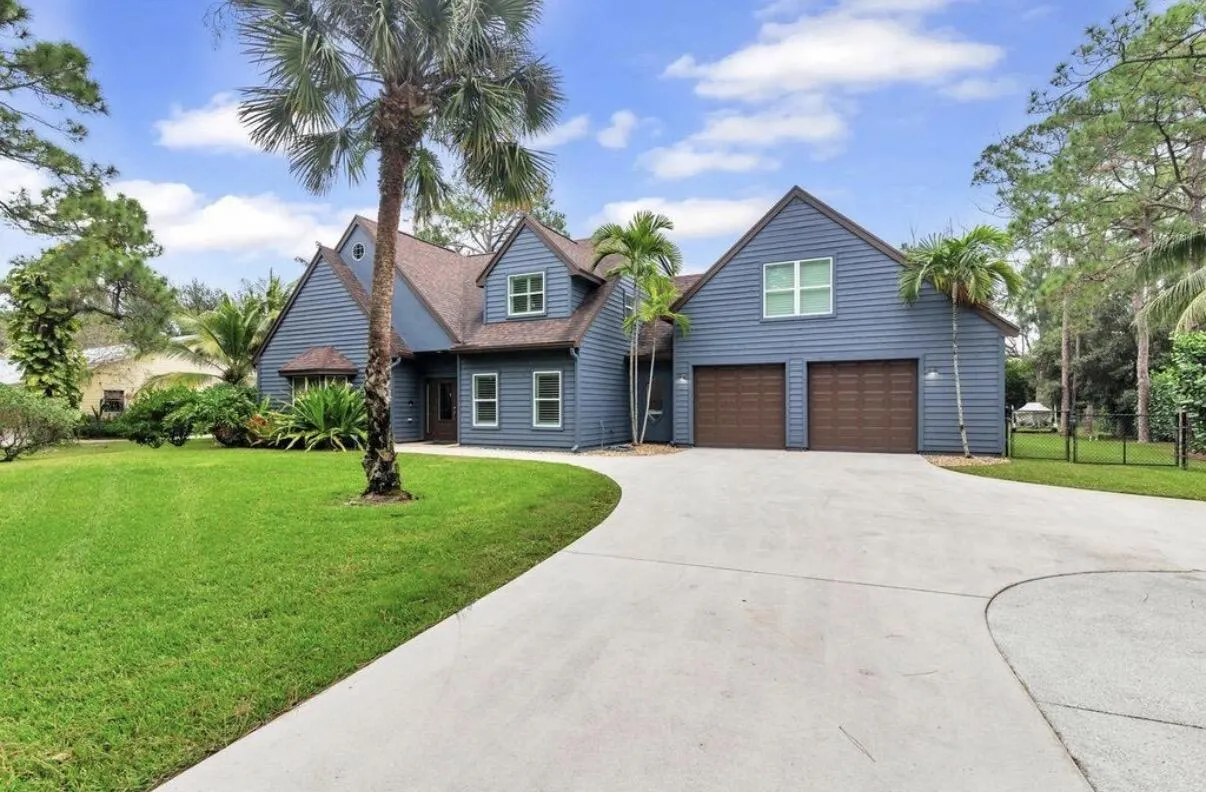 10070 TRAILWOOD Circle
