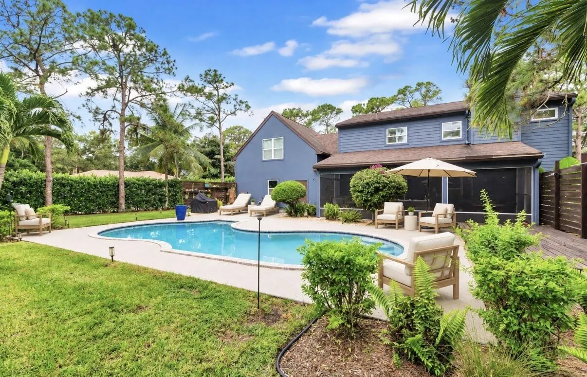 10070 TRAILWOOD Circle