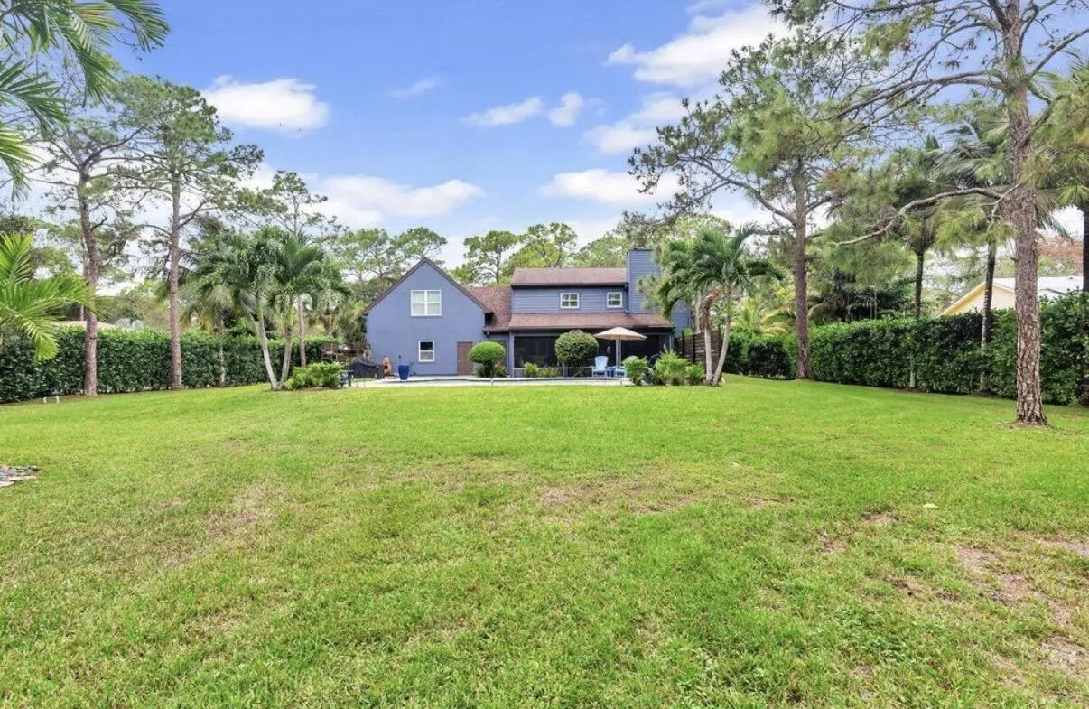 10070 TRAILWOOD Circle
